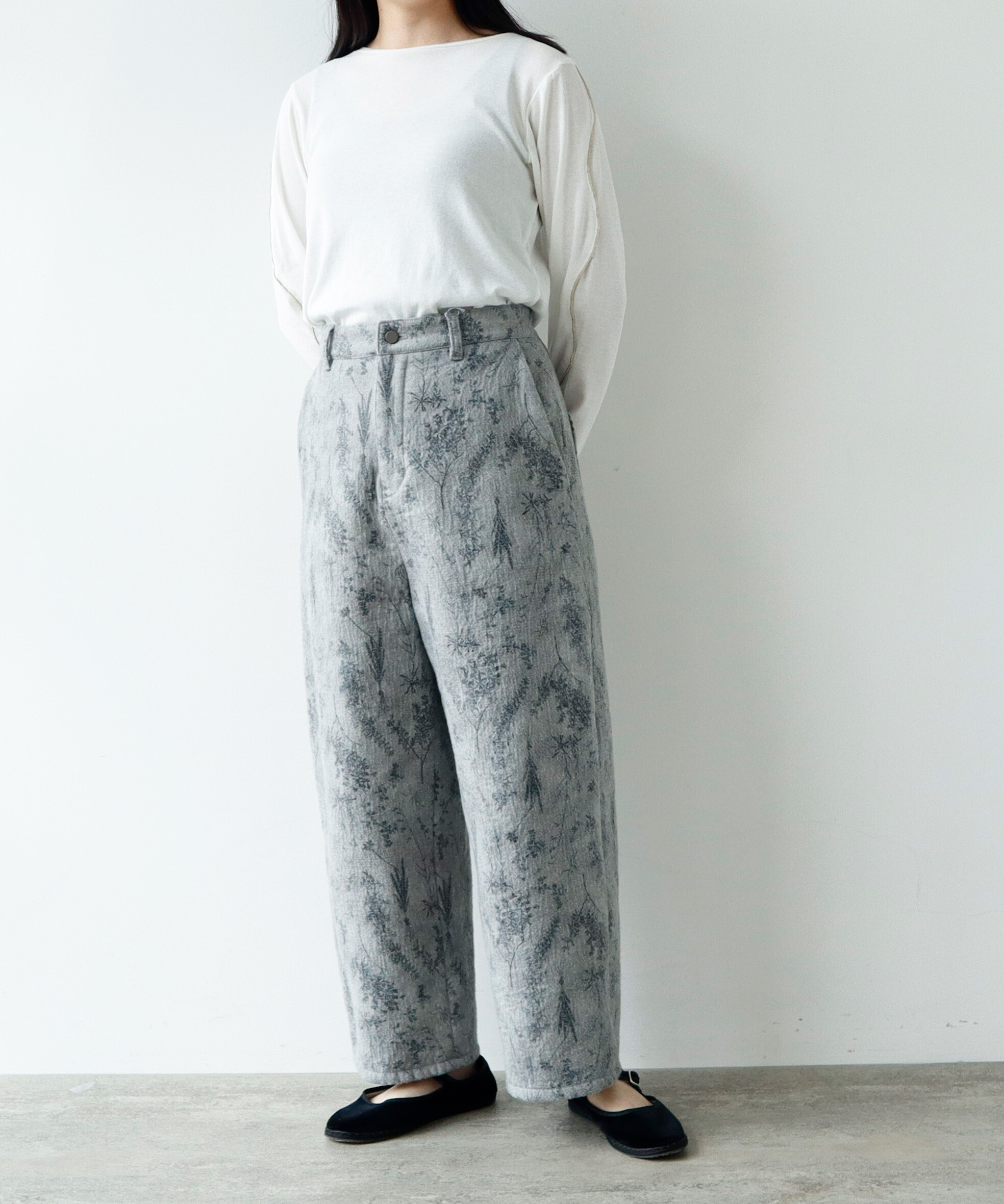 AMBIDEX Store 〇old letter flowers カーブパンツ(F ベージュ): FLAT