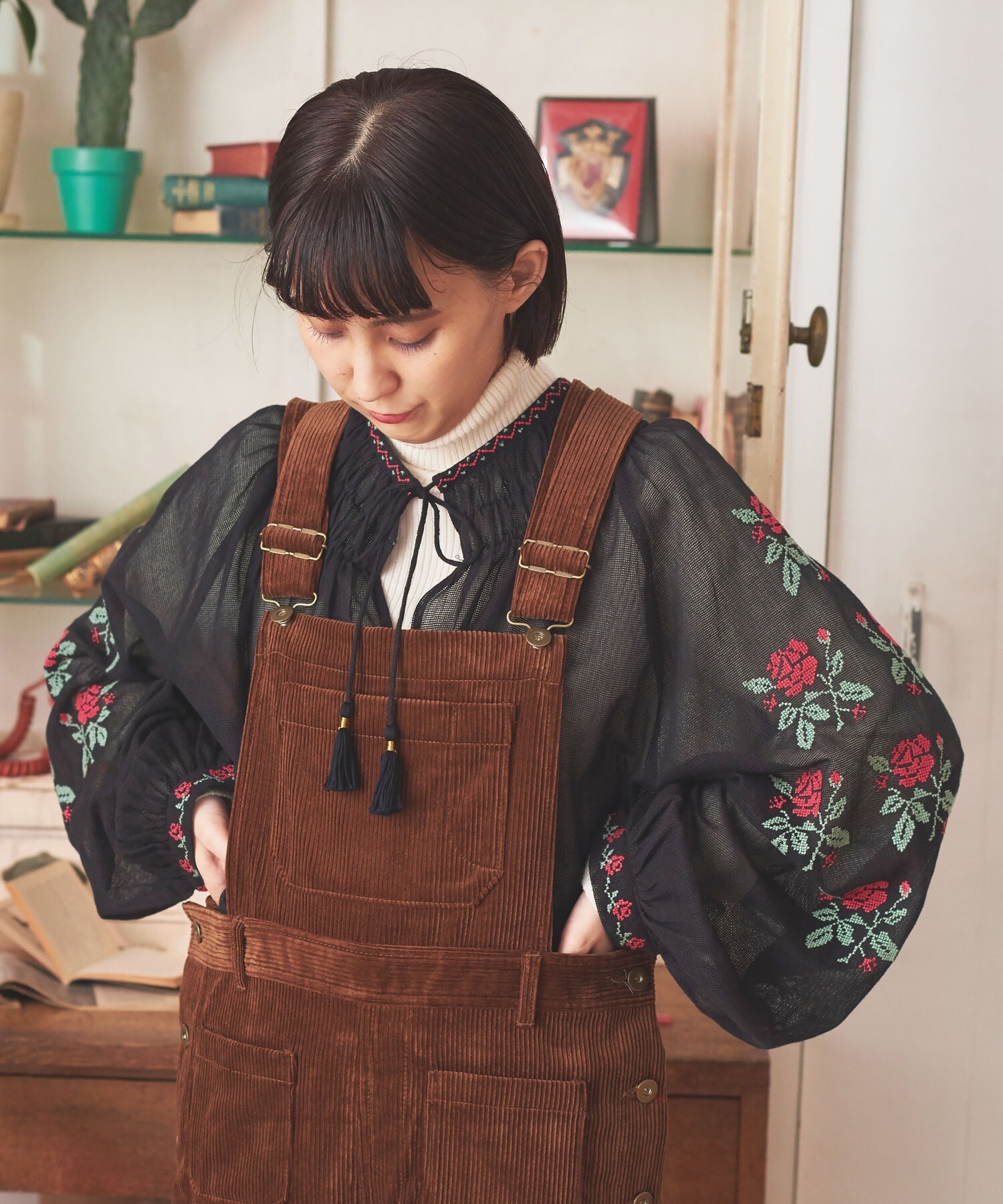 AMBIDEX Store 〇コットンメッシュバラ刺繍ブラウス(F クロ): Dot and 