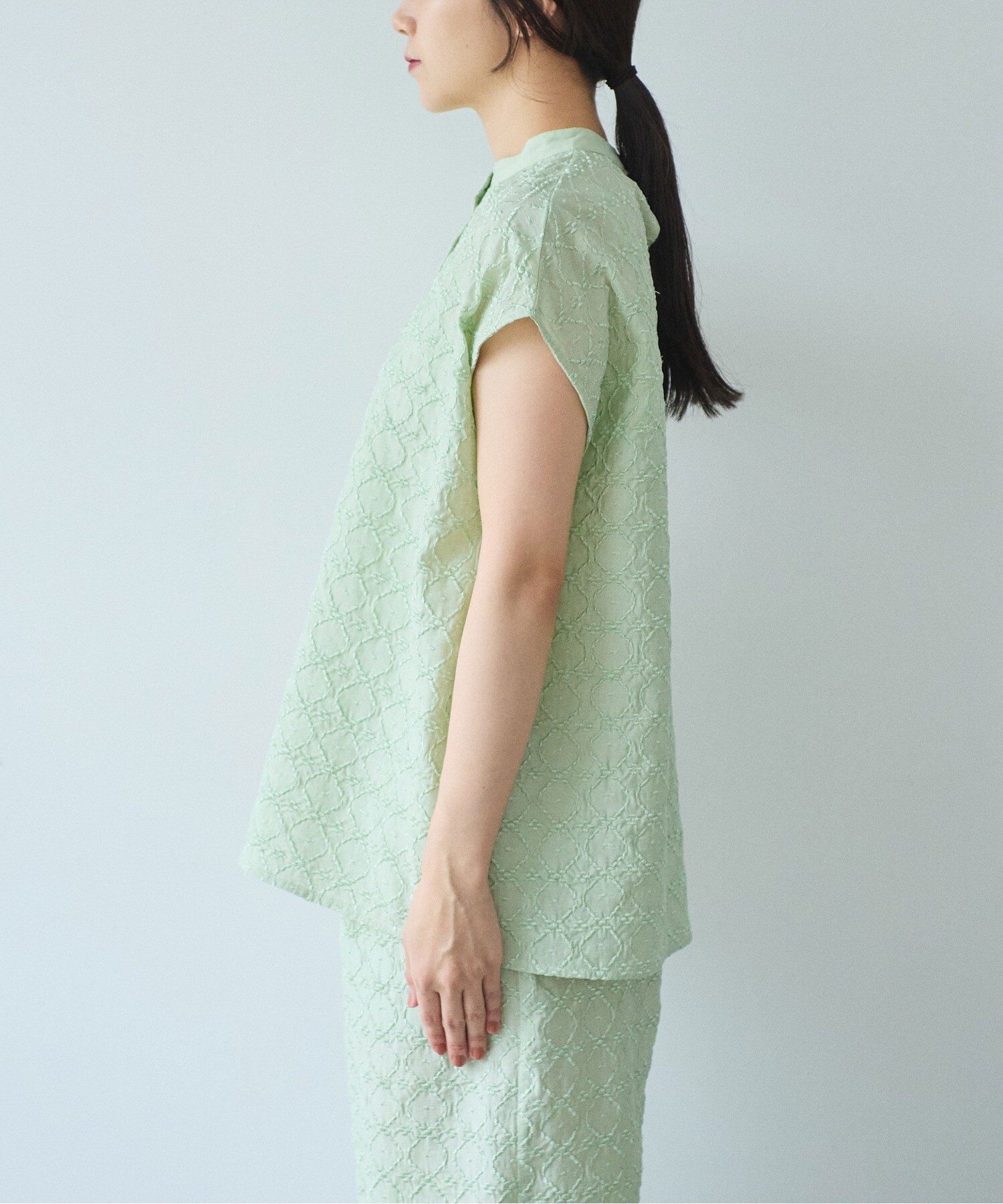 AMBIDEX Store 単色刺繍 french sleeves ブラウス(F クロ): yuni