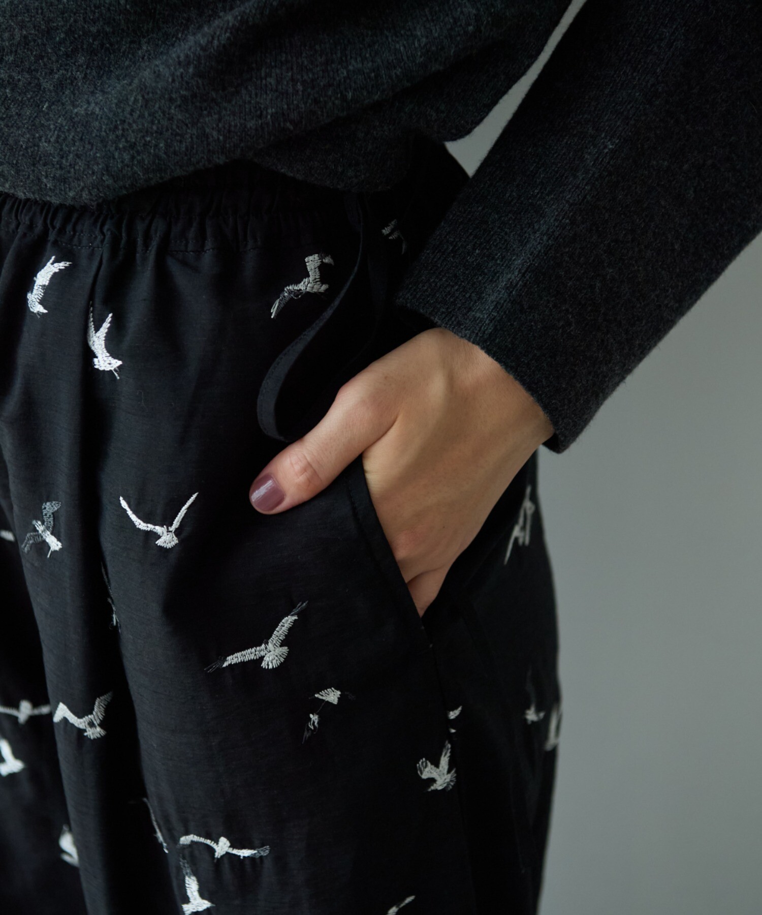 AMBIDEX Store ○bird刺繍 drawstrings パンツ(F クロ): yuni