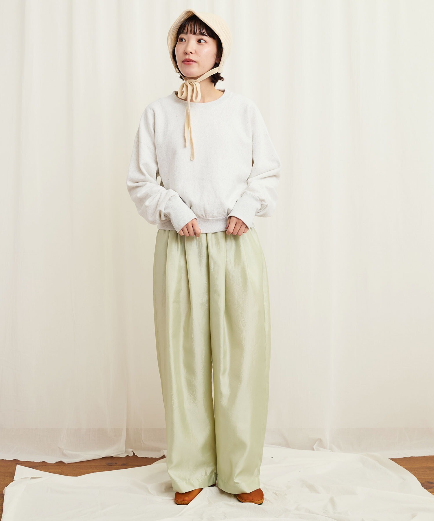 TOTEME】デニムスタイルがこなれる！トーテムのシルクスカーフ。 - GUESTLIST WEB MAGAZINE｜GUESTLIST  TOKYO（ゲストリスト トーキョー）｜公式通販