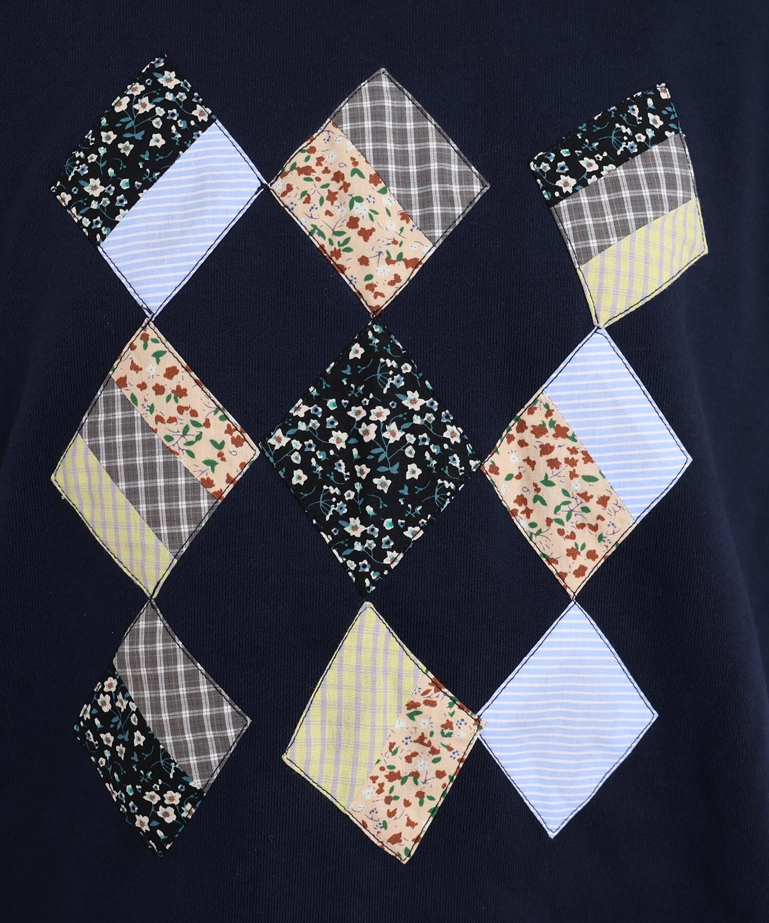 AMBIDEX Store ○キルトのようなアップリケ裏毛プルオーバー (F コン