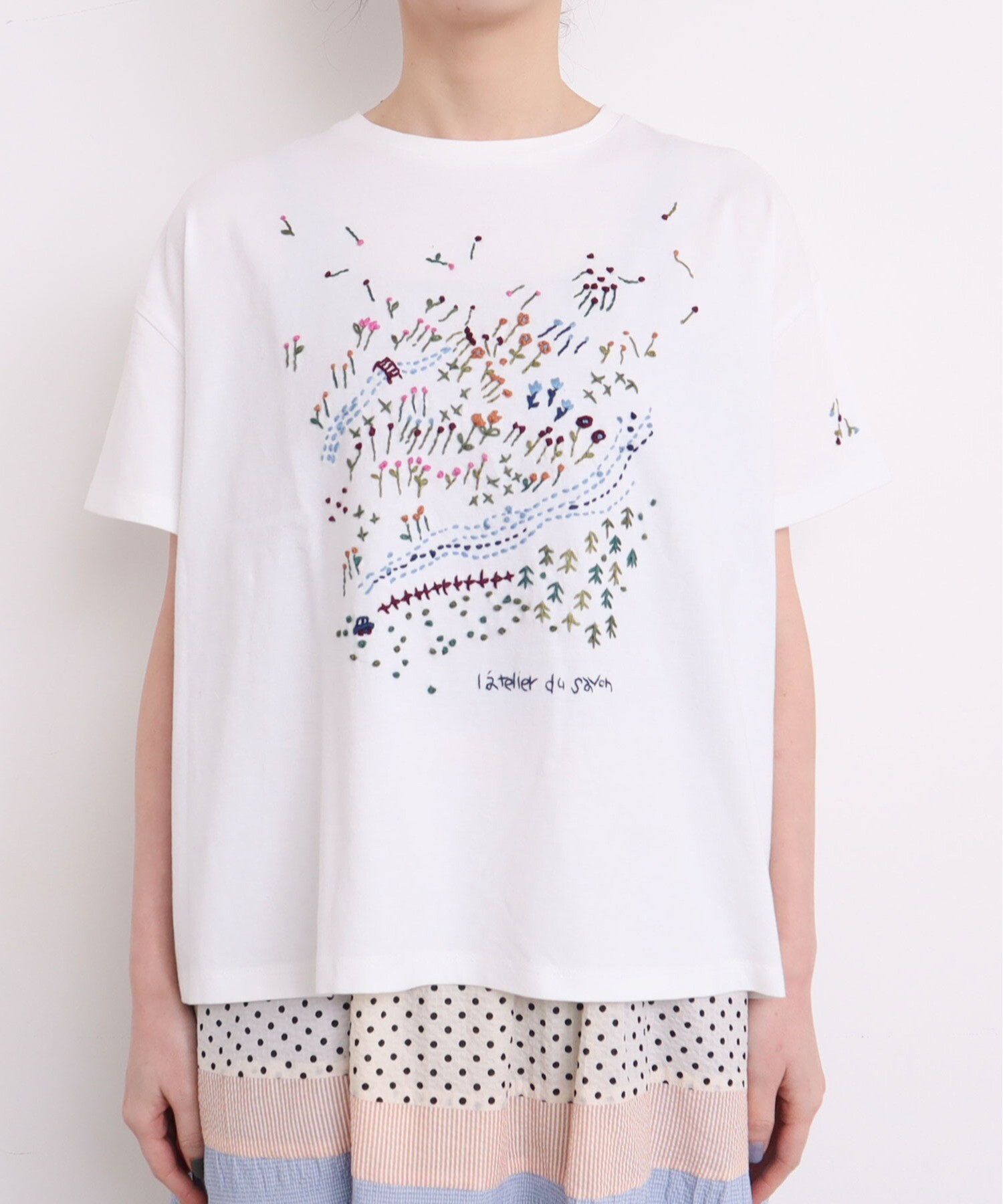 AMBIDEX Store 【予約販売】〇涼しい山の中 ハンド刺繍Ｔシャツ(F シロ 