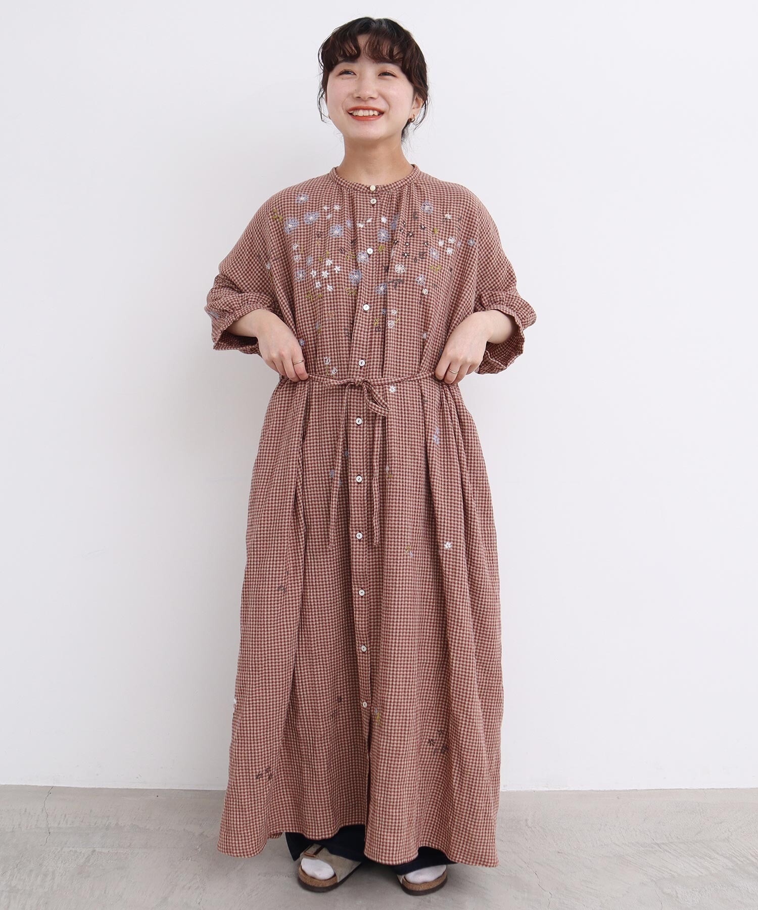新品　ハンドスモッキング配色ワンピース　キナリ AMBIDEX Store 〇お花スケッチ ファー刺繍 ワンピース (F キナリ