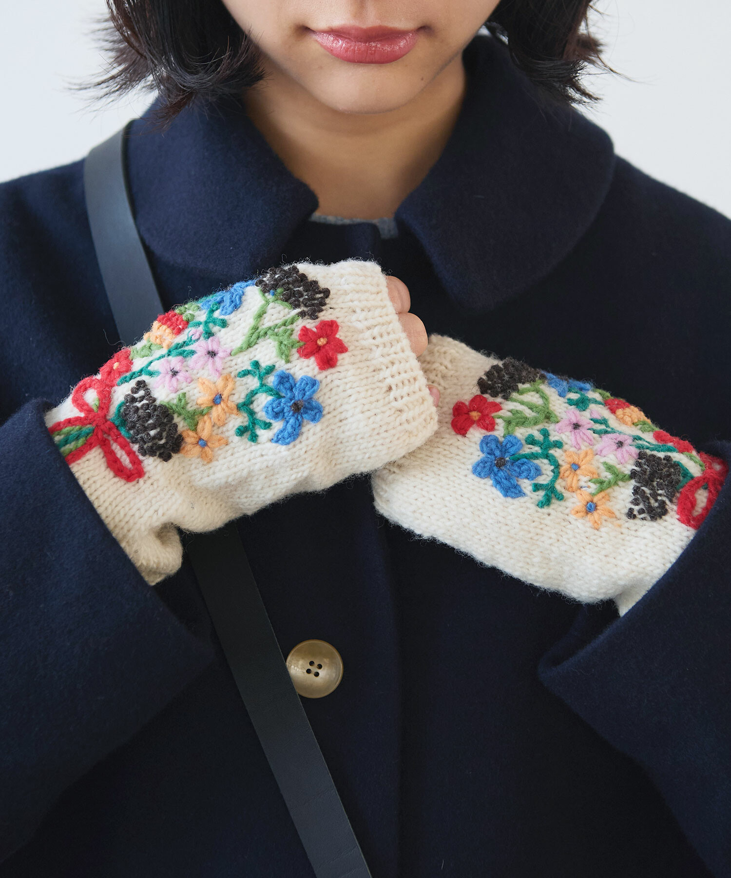 AMBIDEX Store 〇 ペルーハンドニット ブーケ刺繍 グローブ(F シロ