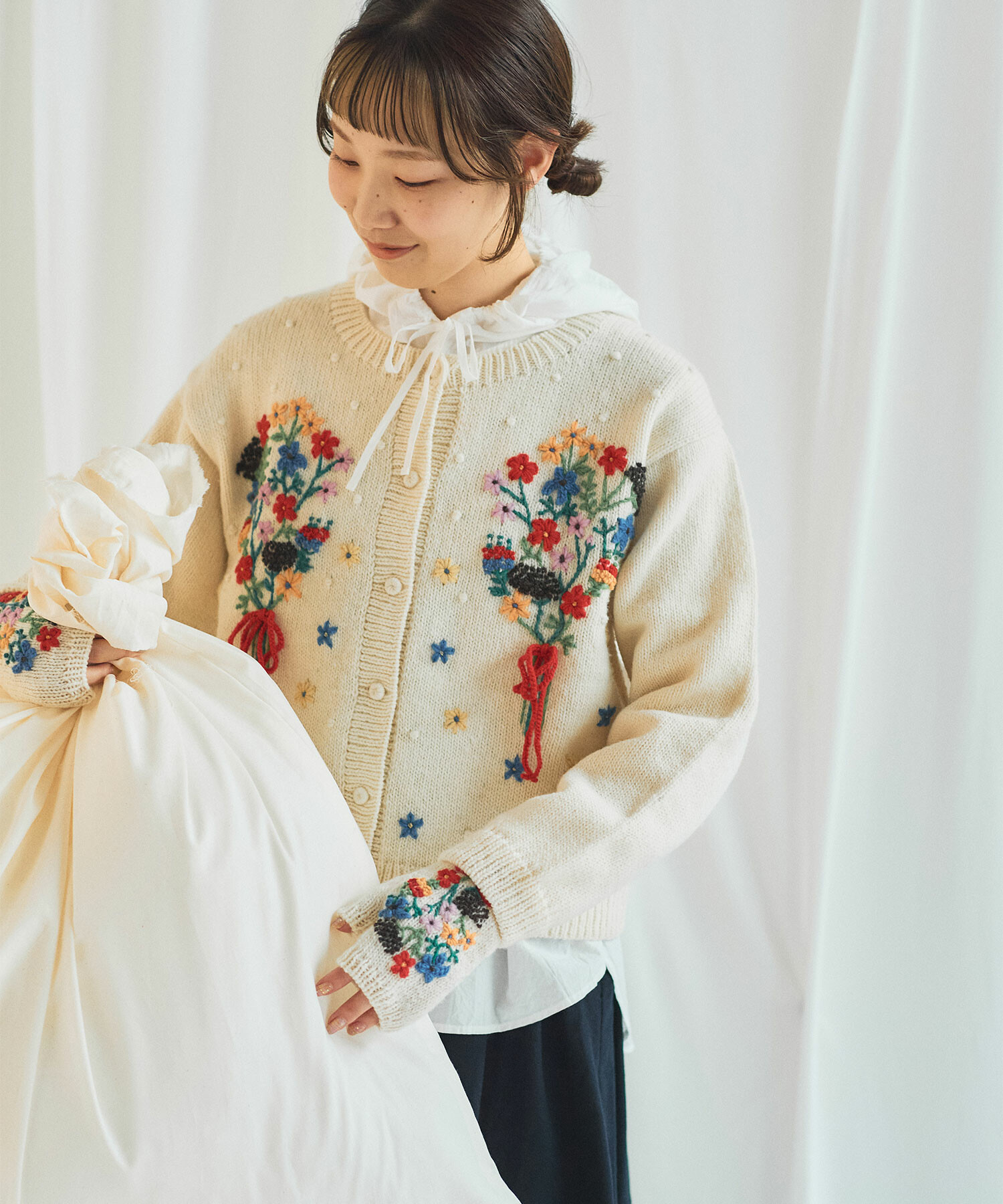 AMBIDEX Store △〇 ペルーハンドニット ブーケ刺繍 カーディガン(F