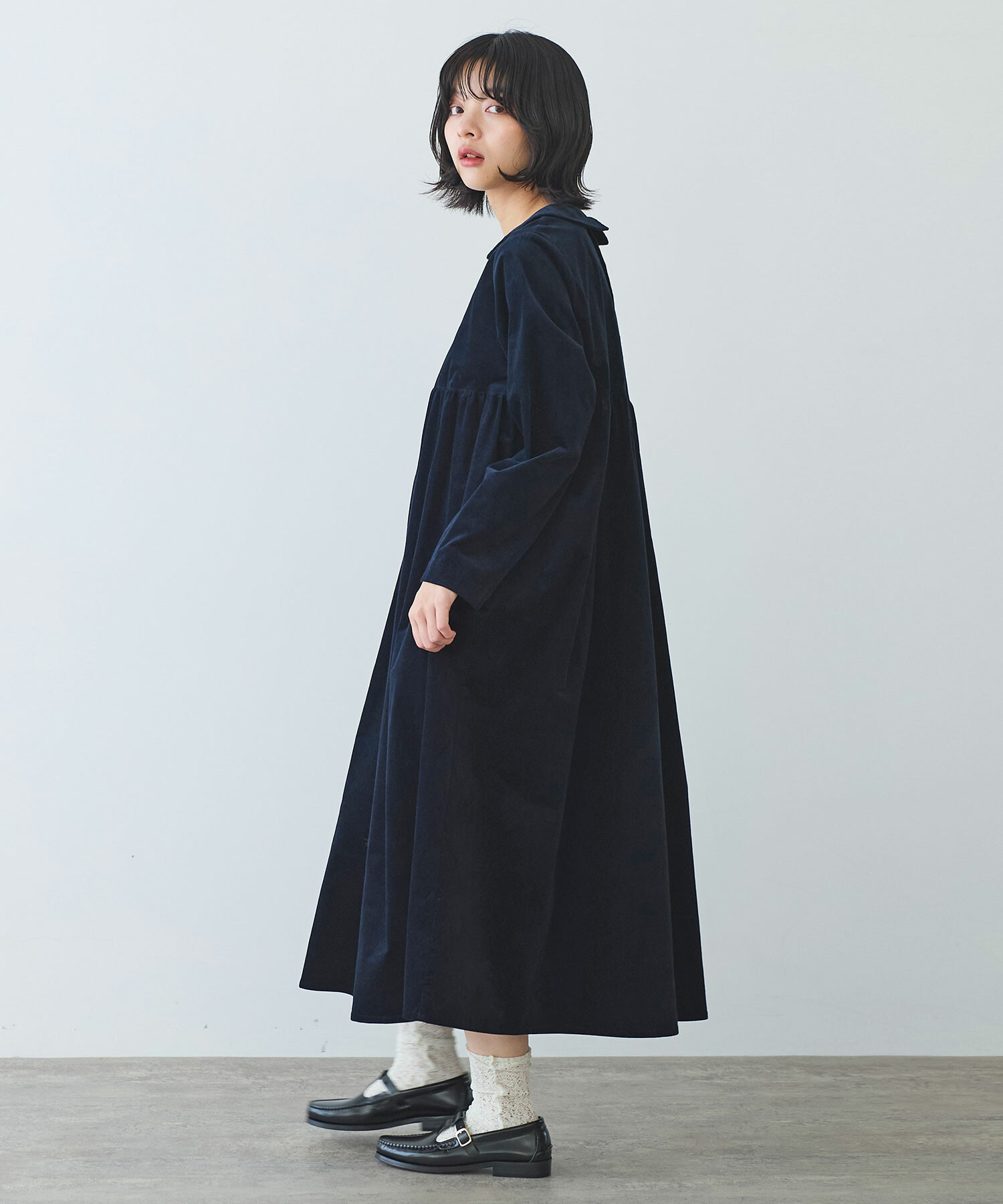 トムブラウン(F)白/トリコロールライン/襟有り/ロング丈/ワンピース/日本製 トムブラウン(F)白/トリコロールライン/襟有り/ロング丈