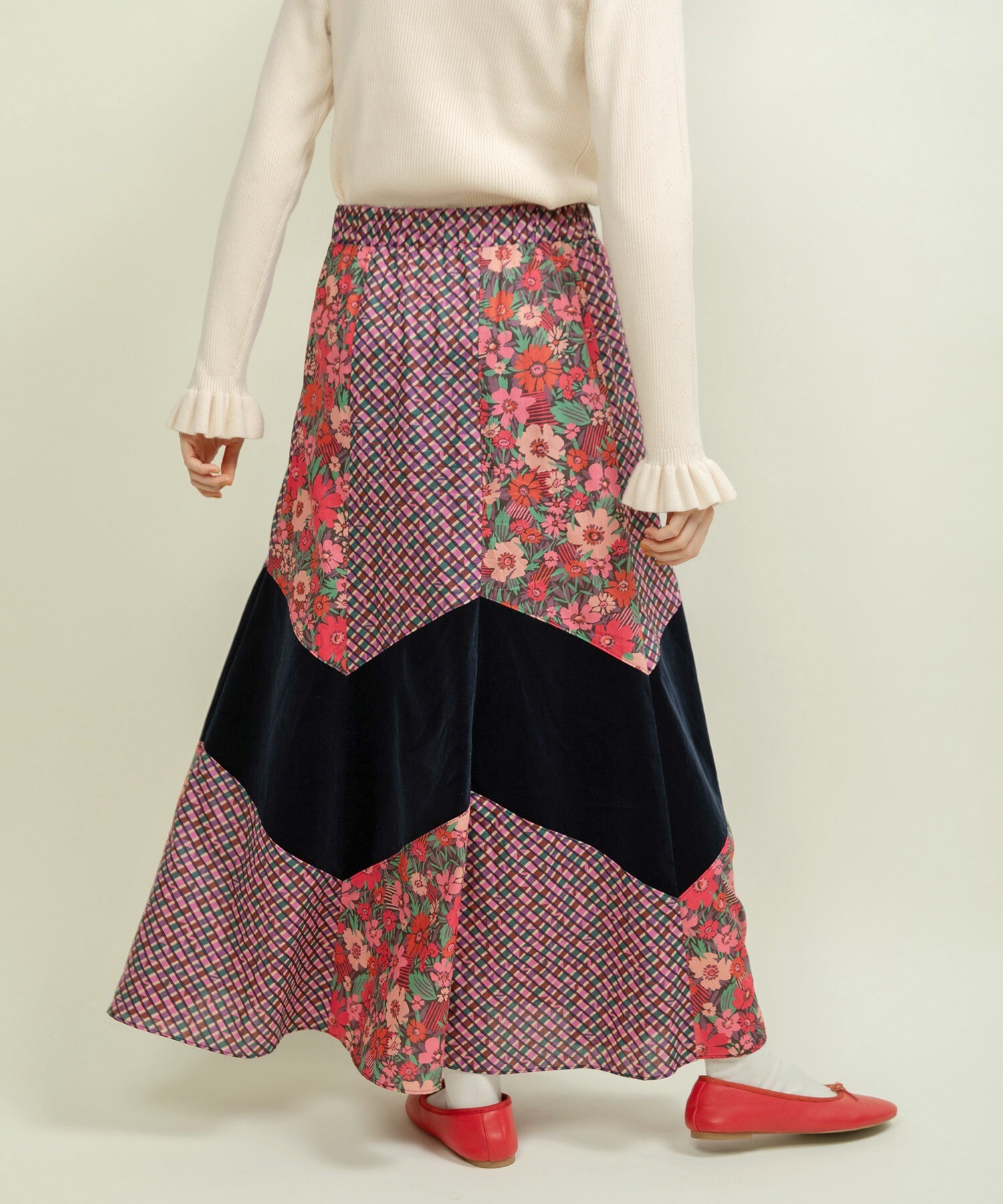 新品未使用♡ リバティ生地使用 Wild Flowers タックフレアースカート アムハースト＊リバティwild flowersフレアスカート日本製
