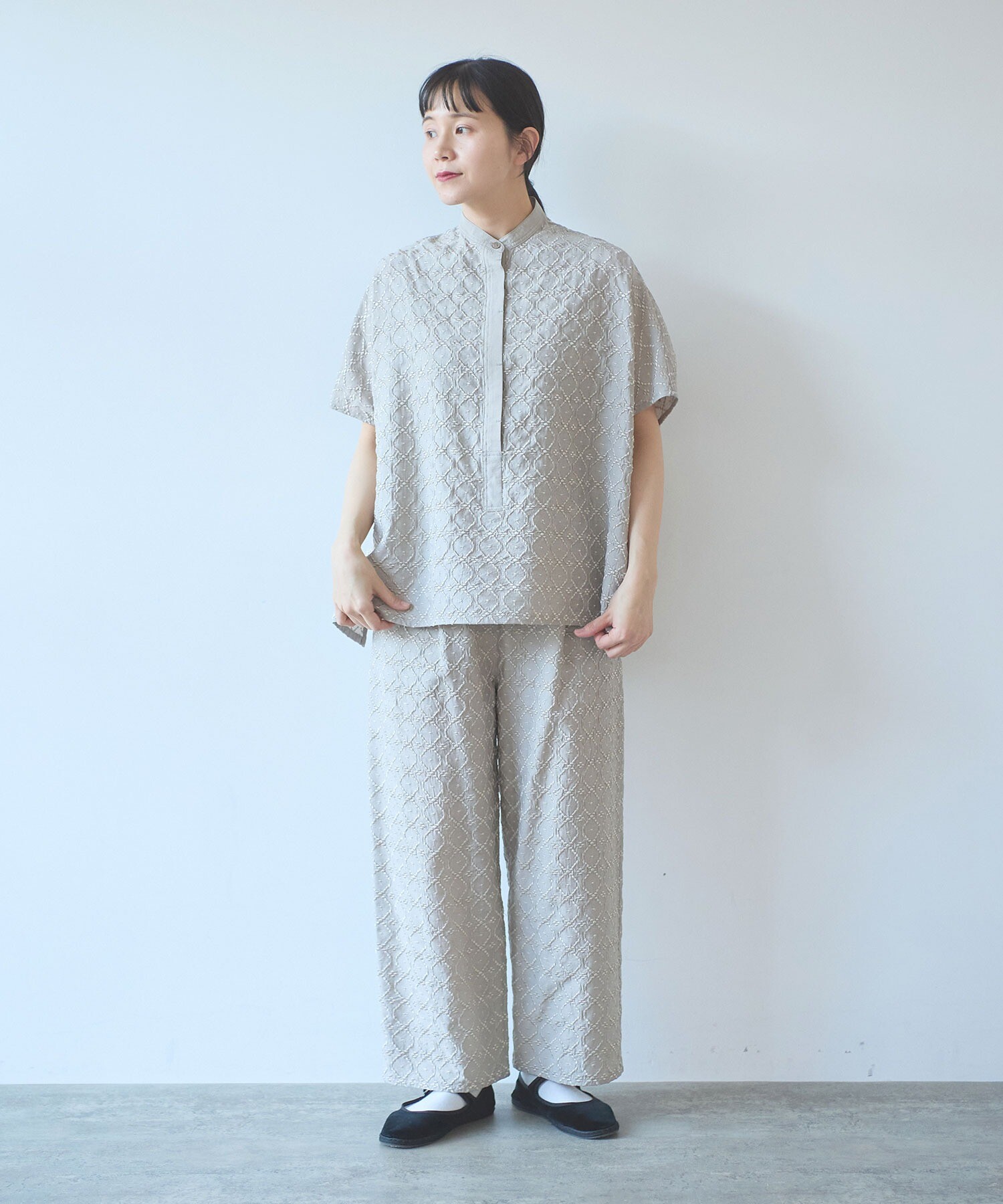 yuni 刺繍スクエアブラウス AMBIDEX Store 単色刺繍 squareブラウス (F クロ): yuni
