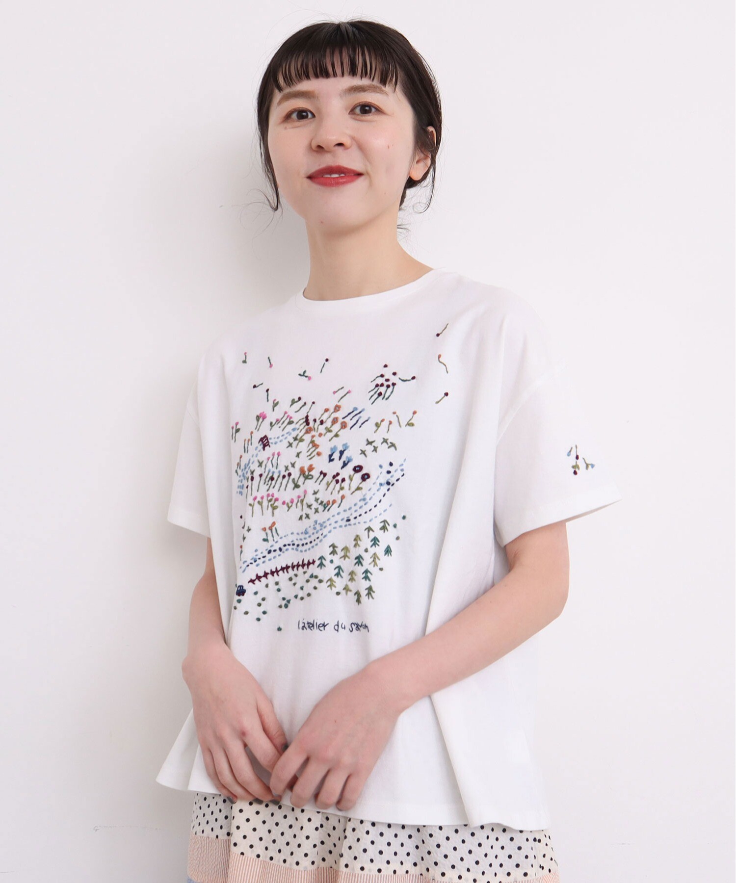 AMBIDEX Store 【予約販売】〇涼しい山の中 ハンド刺繍Ｔシャツ(F シロ 