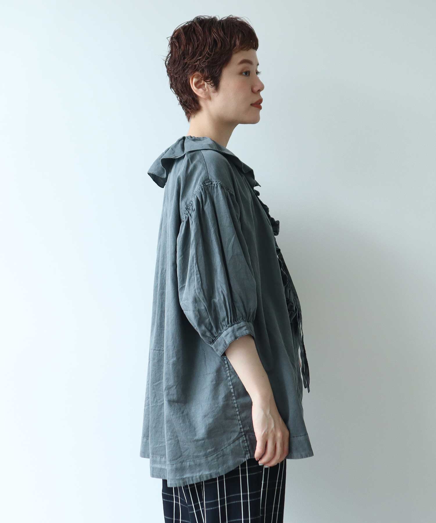 明日まで最終大幅値下げ！アルチビオフリルブラウス AMBIDEX Store △○80satin frill puff ブラウス(F CHACOAL