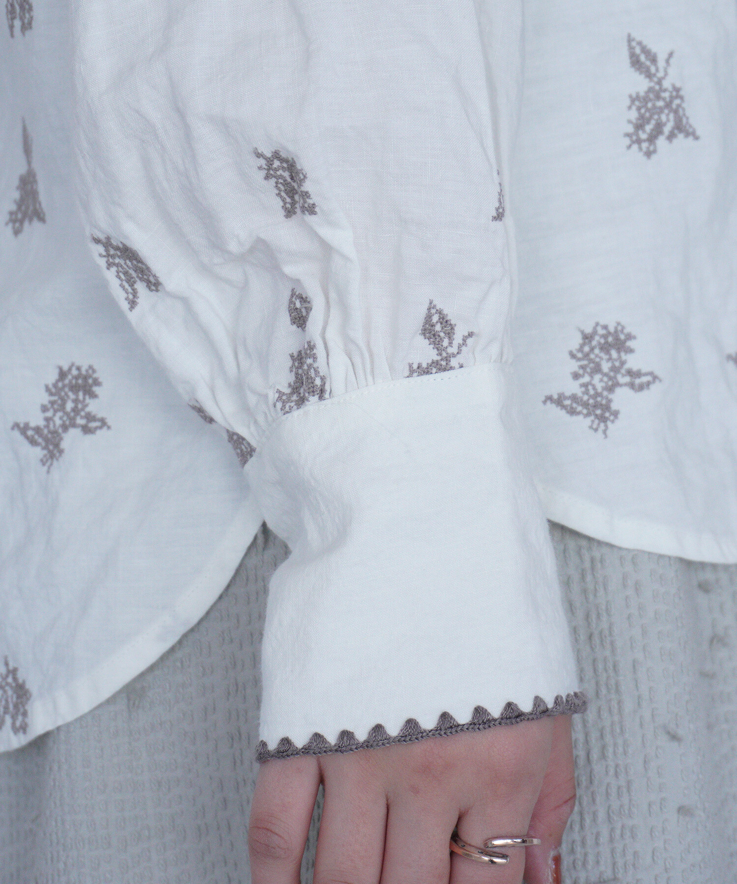 AMBIDEX Store 〇金木犀 embroidery ブラウス(F シロ): FLAT-cic