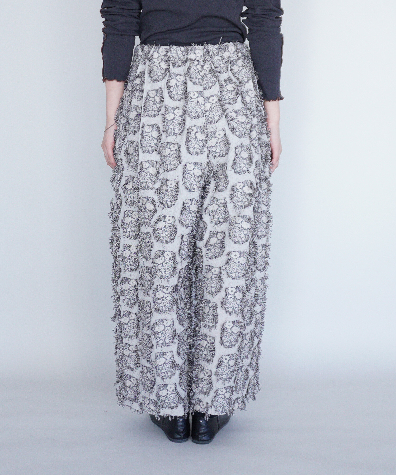 美品 gasa 「湖の城」フラワーワイドパンツ 美品 gasa 「湖の城」フラワーワイドパンツ 花刺繍ワイドパンツ ワイド