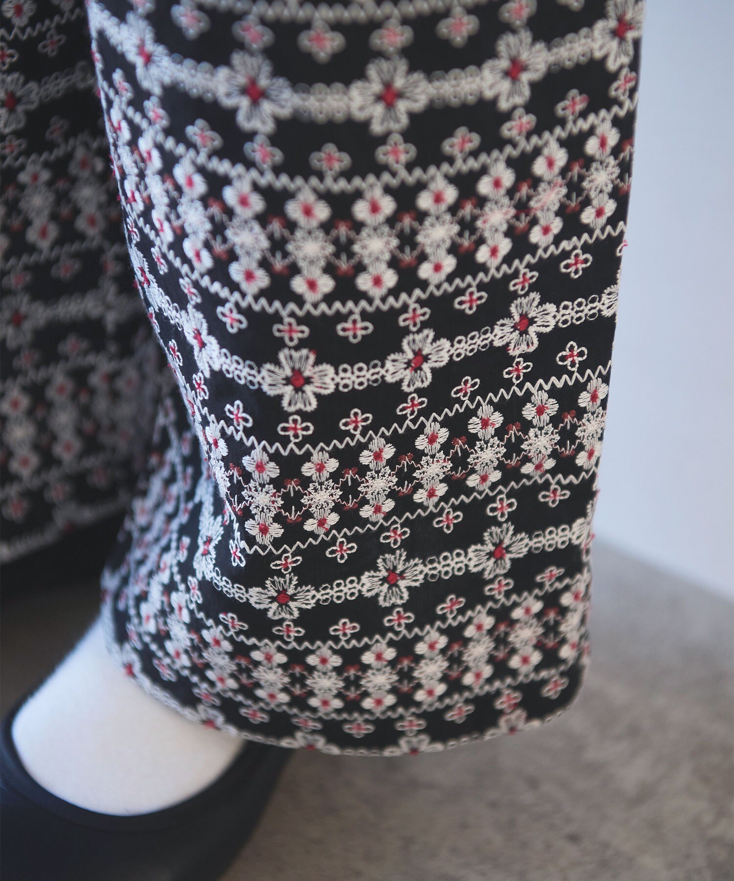 AMBIDEX Store ○総刺繍 relax パンツ(F マルチ): yuni