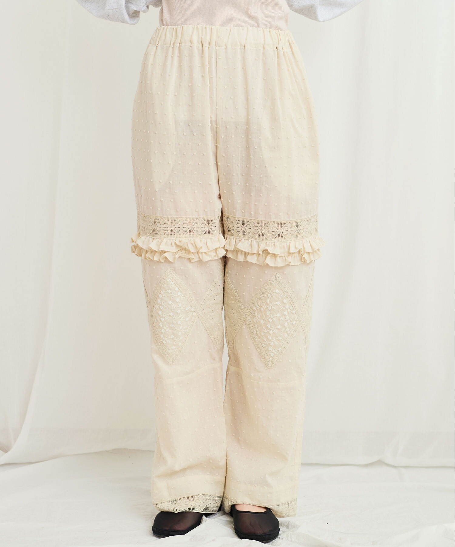 みんみん様【新品タグ付き】CHIGNON paint print pants TITE IN THE STORE パンツ 「CHIGNON/シニヨン」モノグラム
