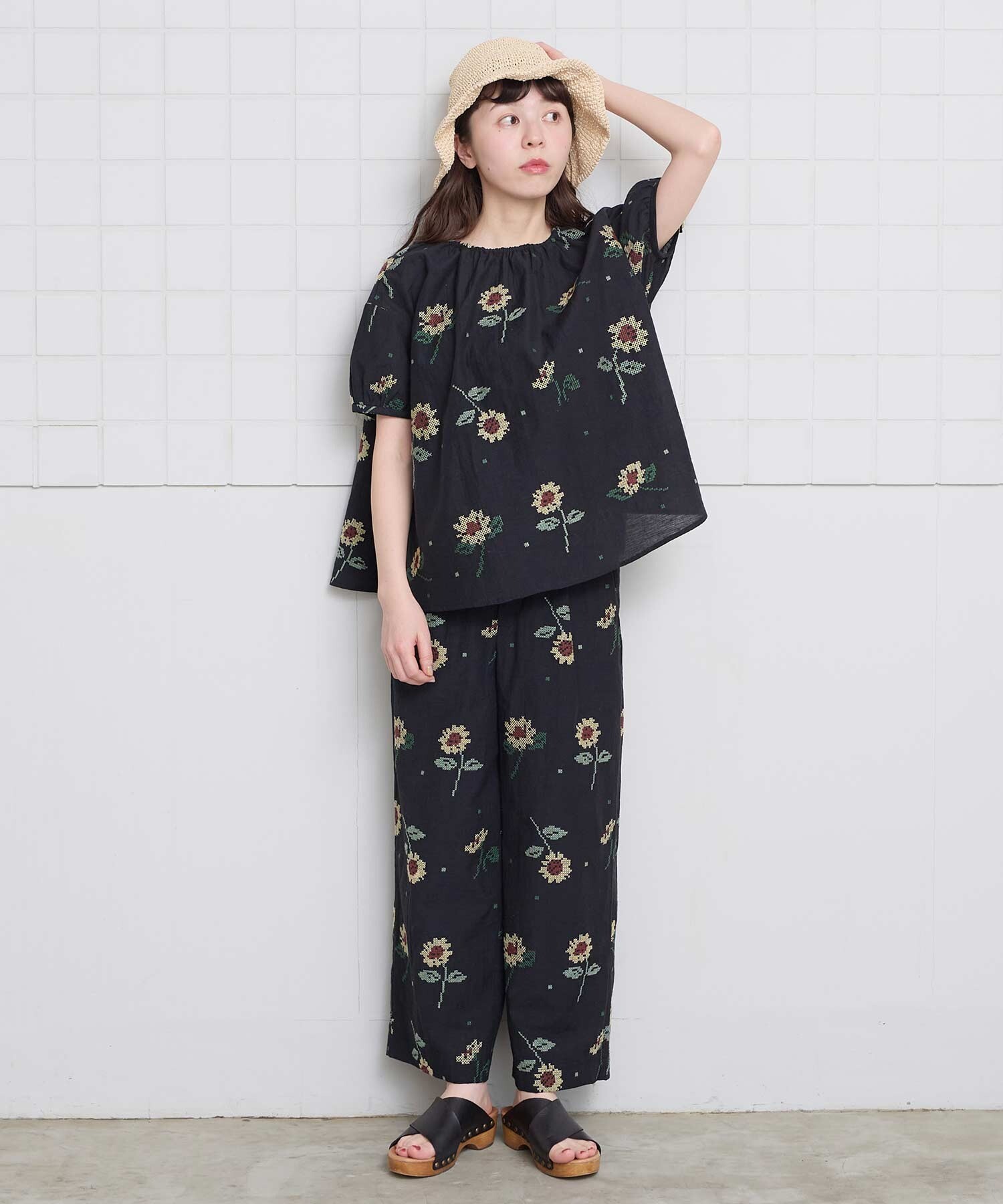 AMBIDEX Store 【予約販売】クロスステッチ ひまわり刺繍ブラウス(F