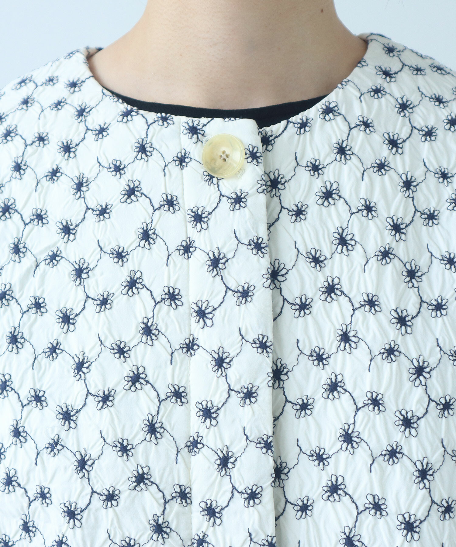AMBIDEX Store △〇 evodown はな刺繍 ノーカラーコート(F コン