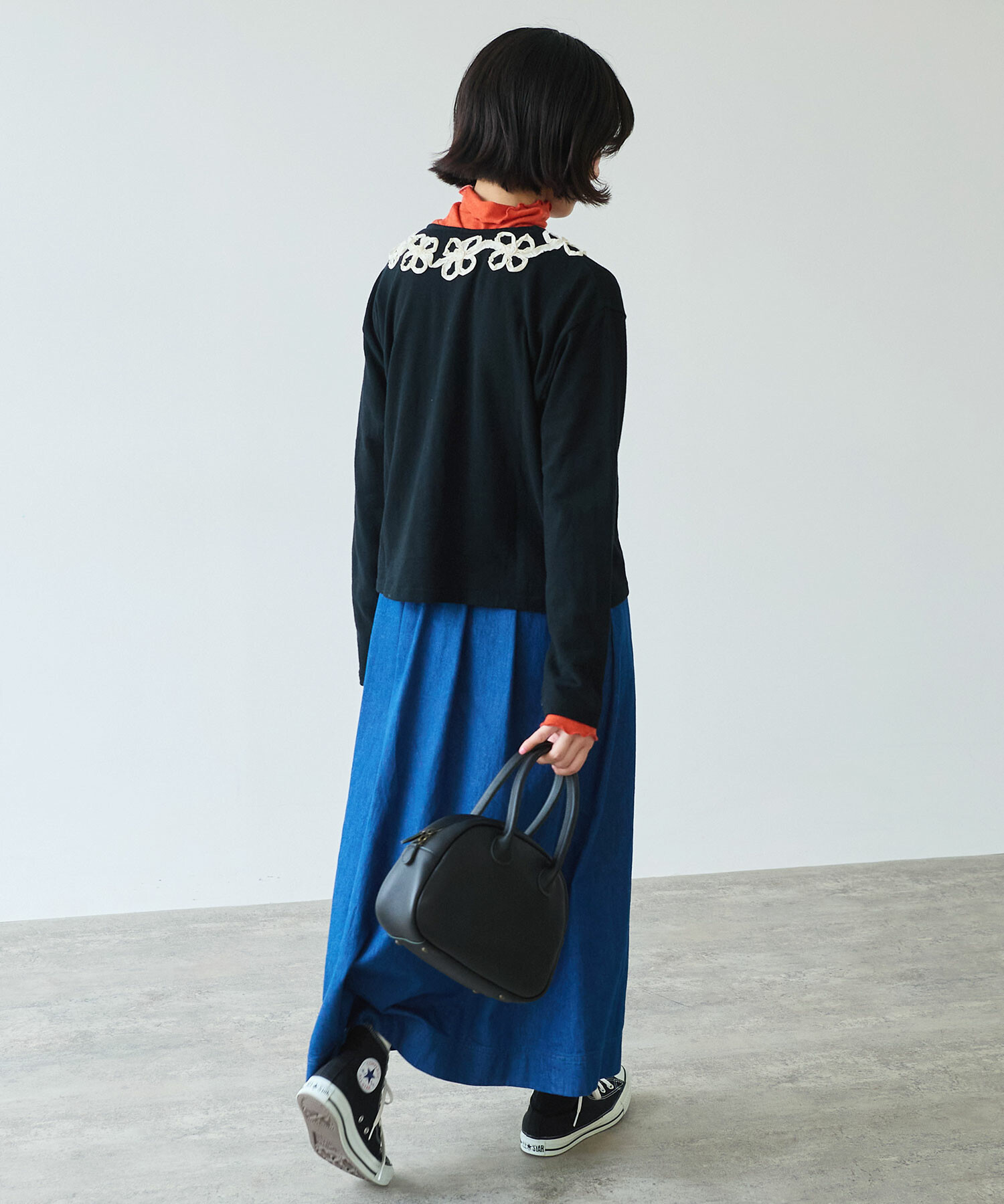 AMBIDEX Store 〇 くるくるはなテープ刺繍 プルオーバー(F クロ