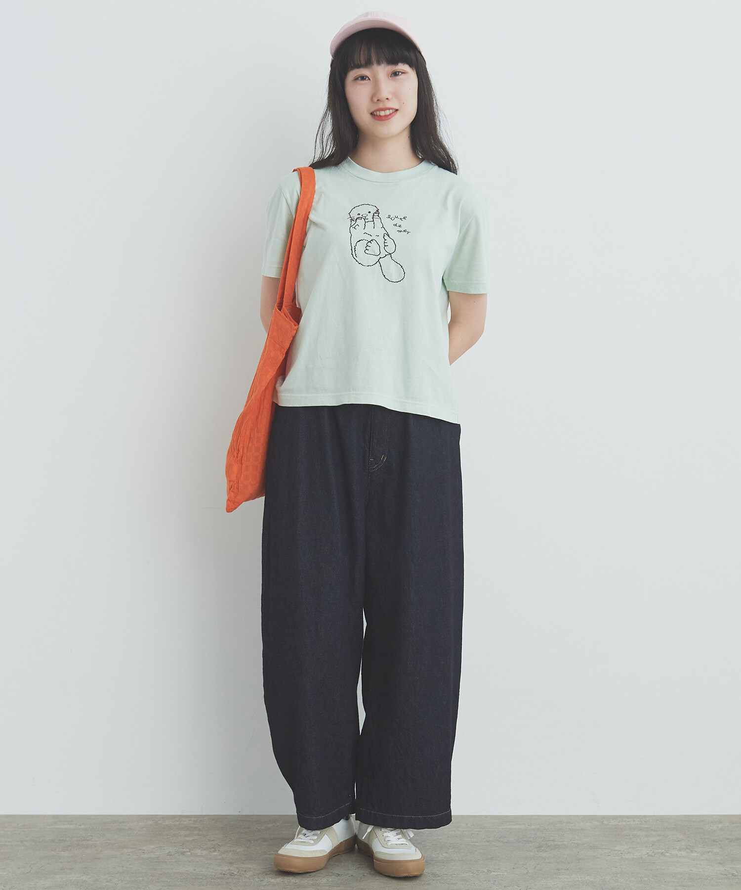 AMBIDEX Store ○ラッコ刺繍 Tシャツ(F シロ): bulle de savon