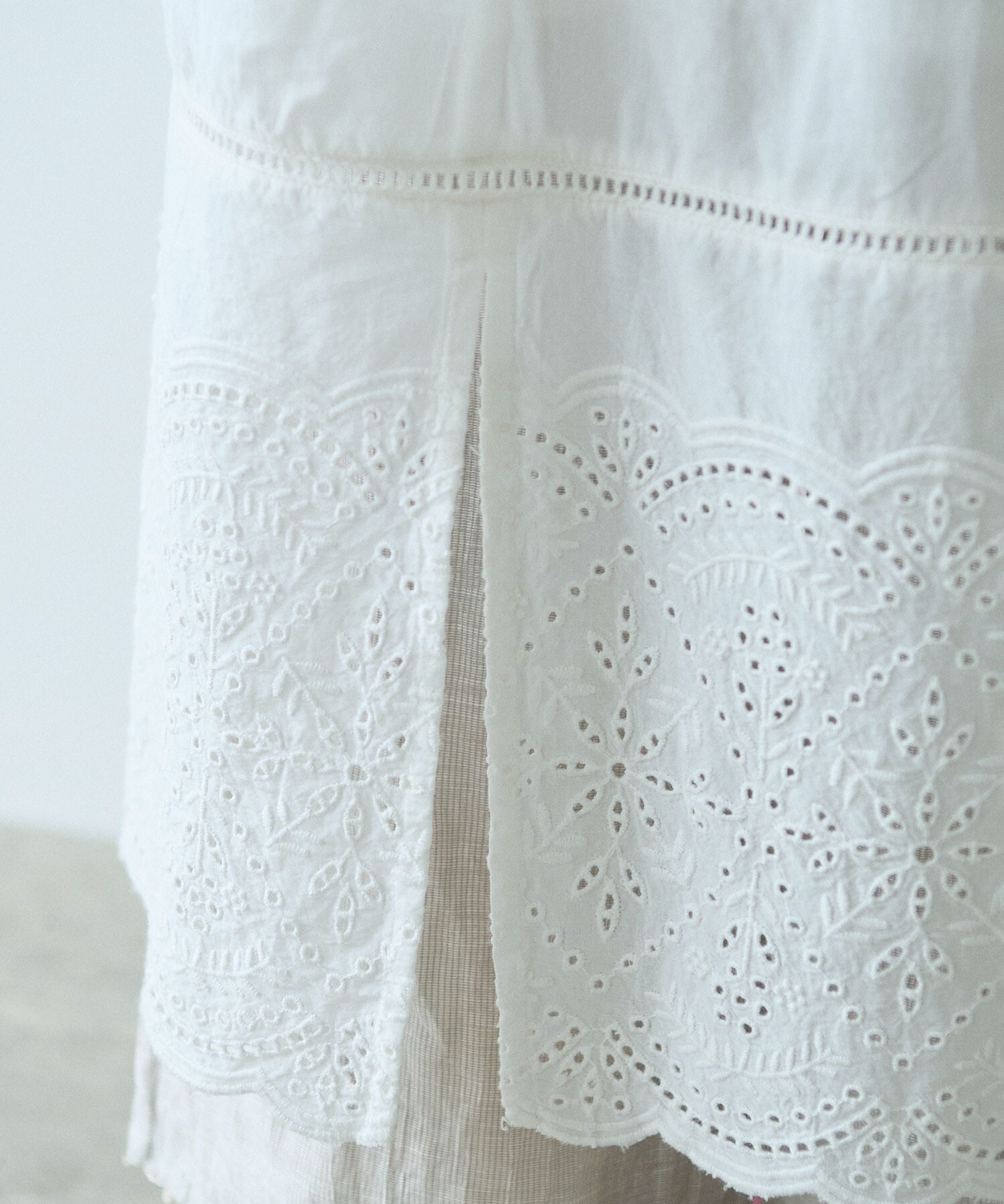 AMBIDEX Store ○カットワーク刺繍 ジャンパースカート(F シロ