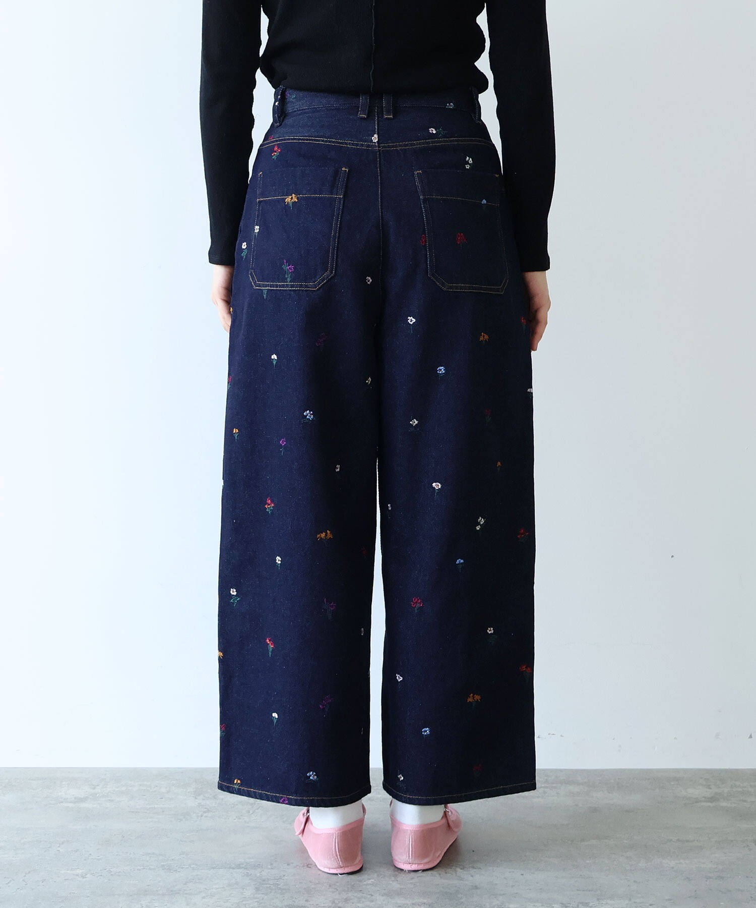 yuni　サイズ1 AMBIDEX Store floral embloidely denim 5pkt back gum パンツ(S