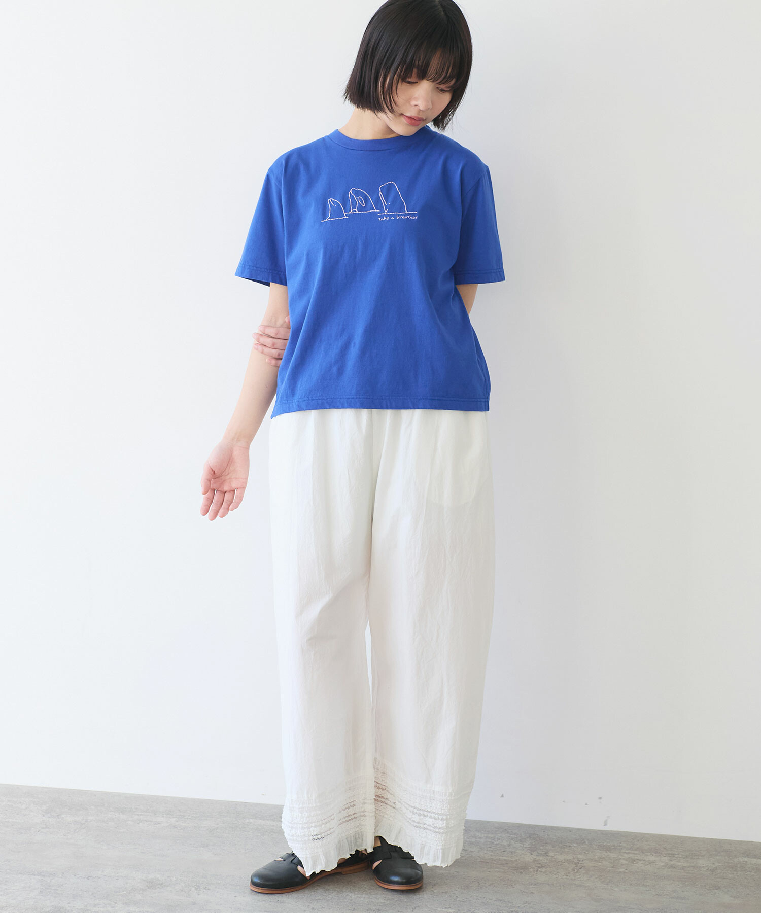 AMBIDEX Store 〇 くじらのなかまたち 刺繍Tシャツ(F シロ): bulle de