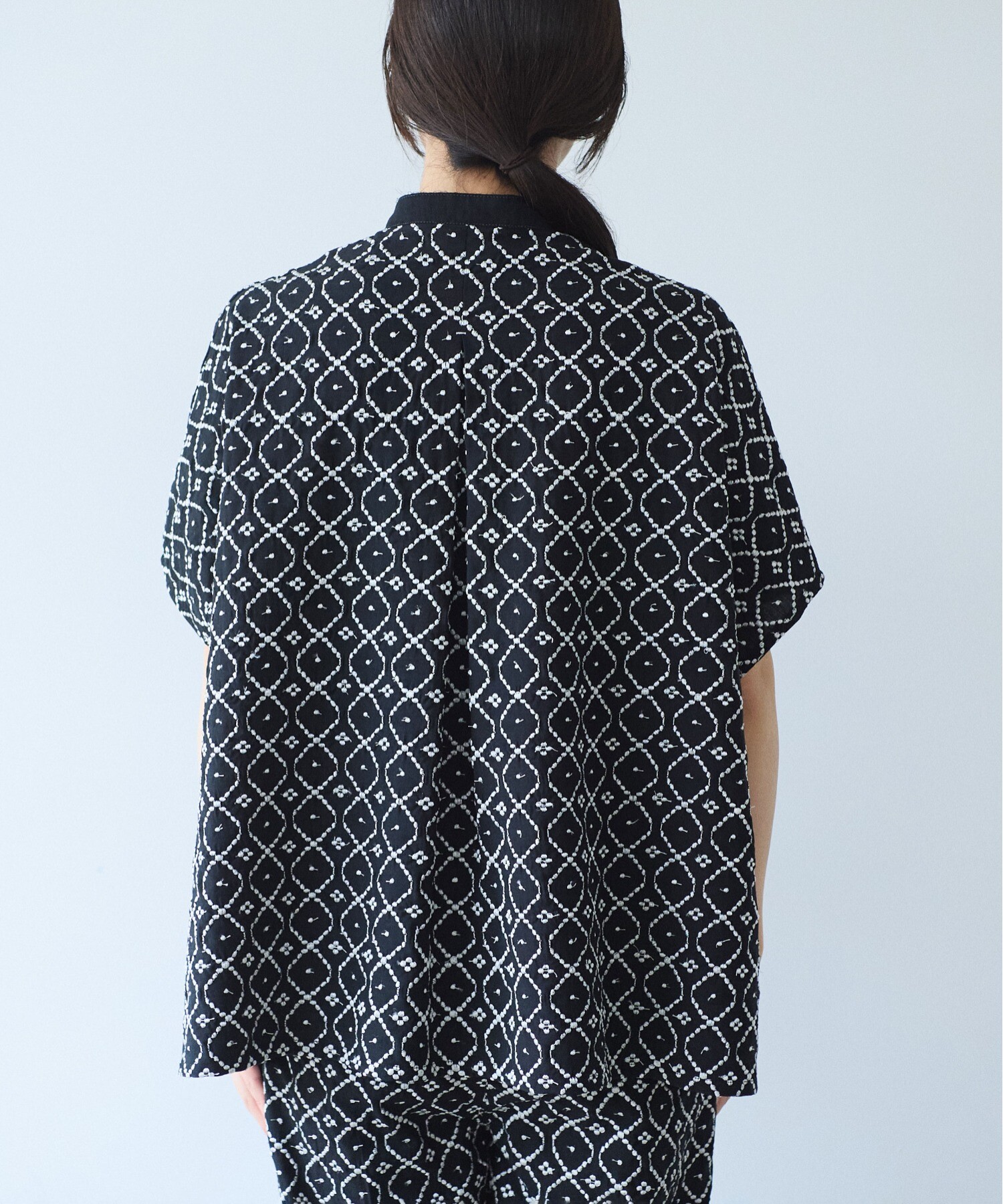 AMBIDEX Store 単色刺繍 squareブラウス (F クロ): yuni