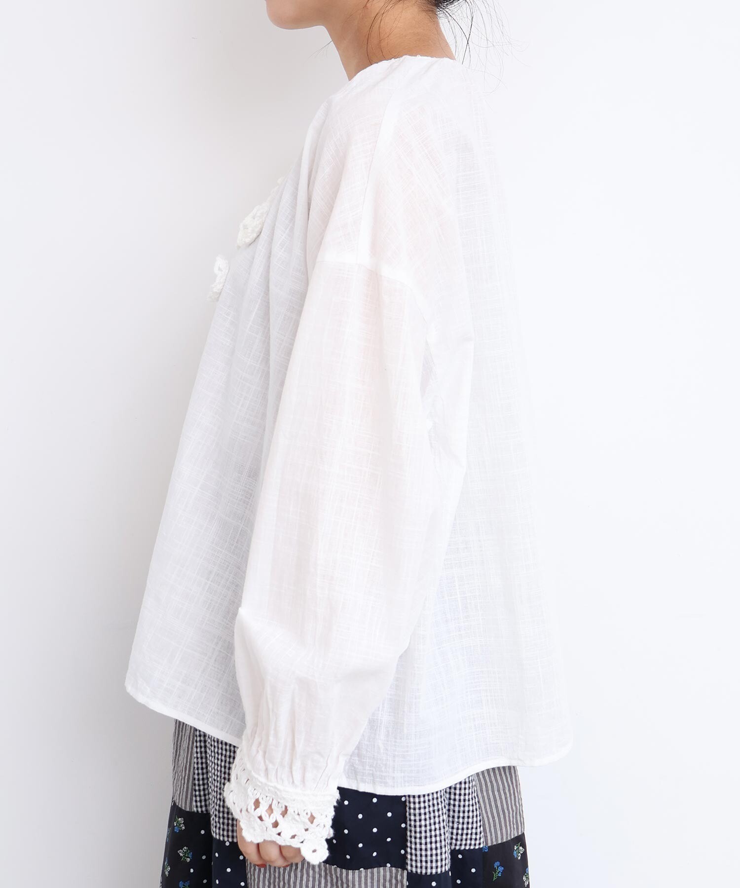 AMBIDEX Store handcraft かぎ針お花のついたTブラウス(F シロ): l