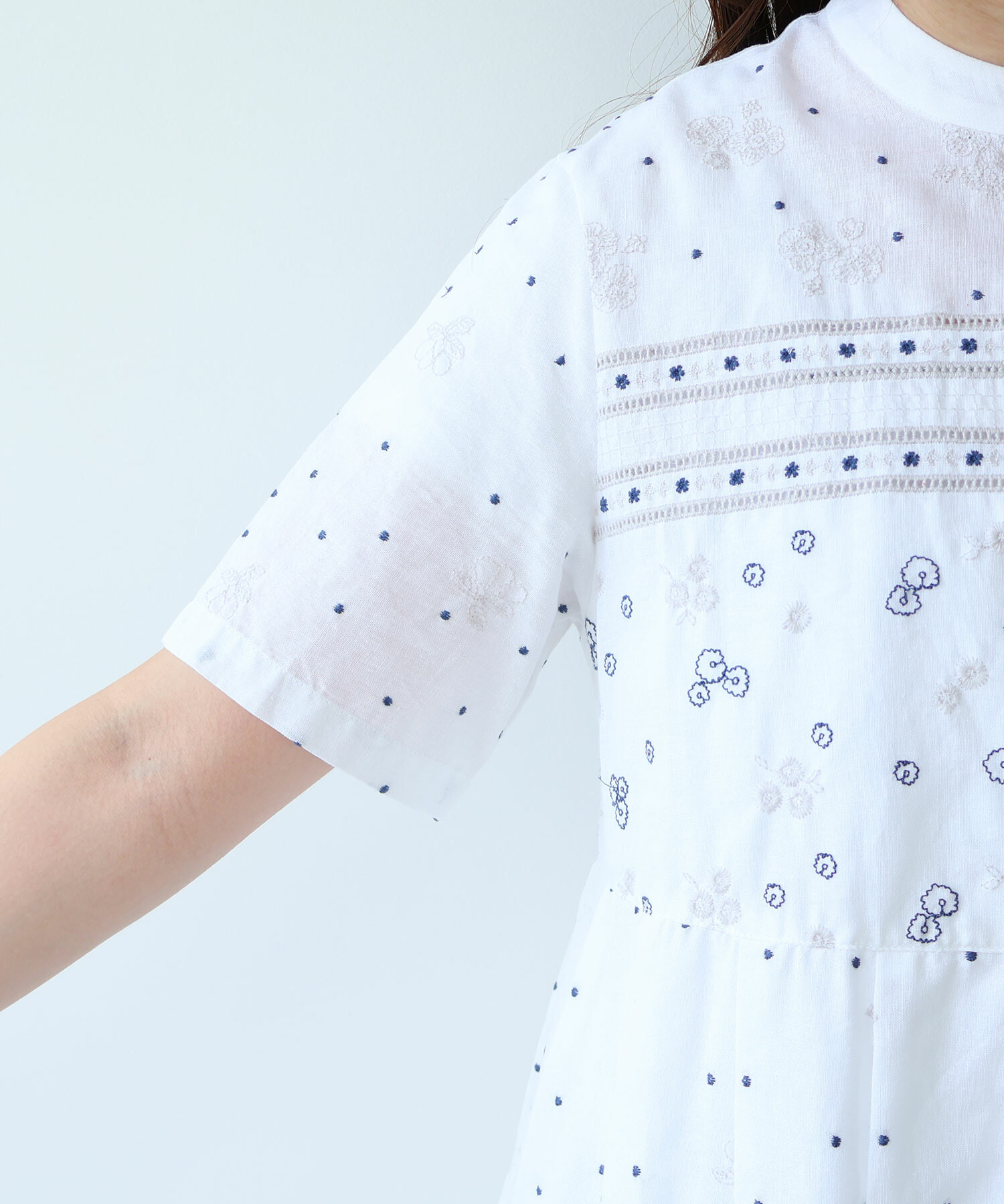 AMBIDEX Store ○ びわ刺繍 ワンピース(F シロ): bulle de savon