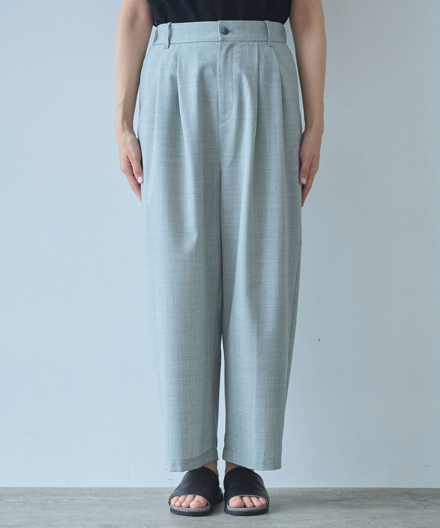 soerte（ソエルテ）の「2tuck white：marble pattern wide