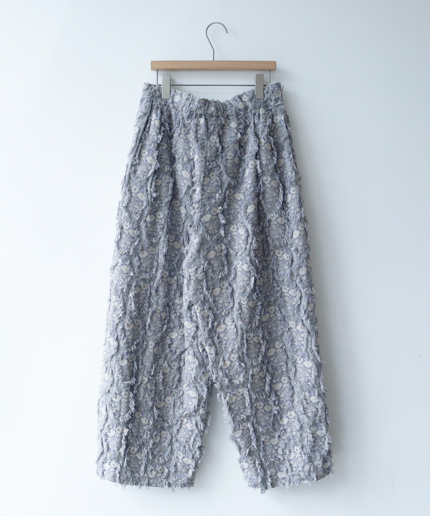 美品 gasa 「湖の城」フラワーワイドパンツ 美品 gasa 「湖の城」フラワーワイドパンツ 花刺繍ワイドパンツ ワイド