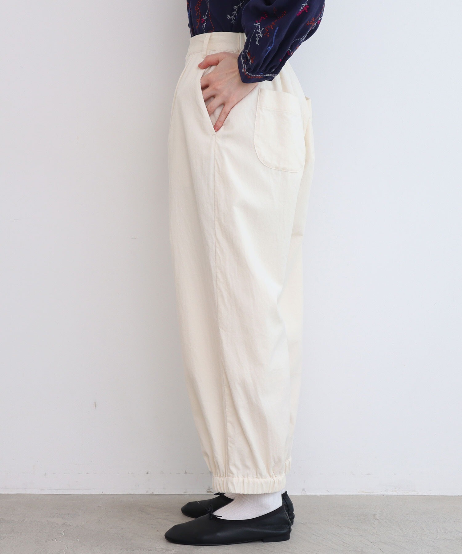 AMBIDEX Store ○シャツコールの裾しぼりパンツ(F キナリ): l'atelier