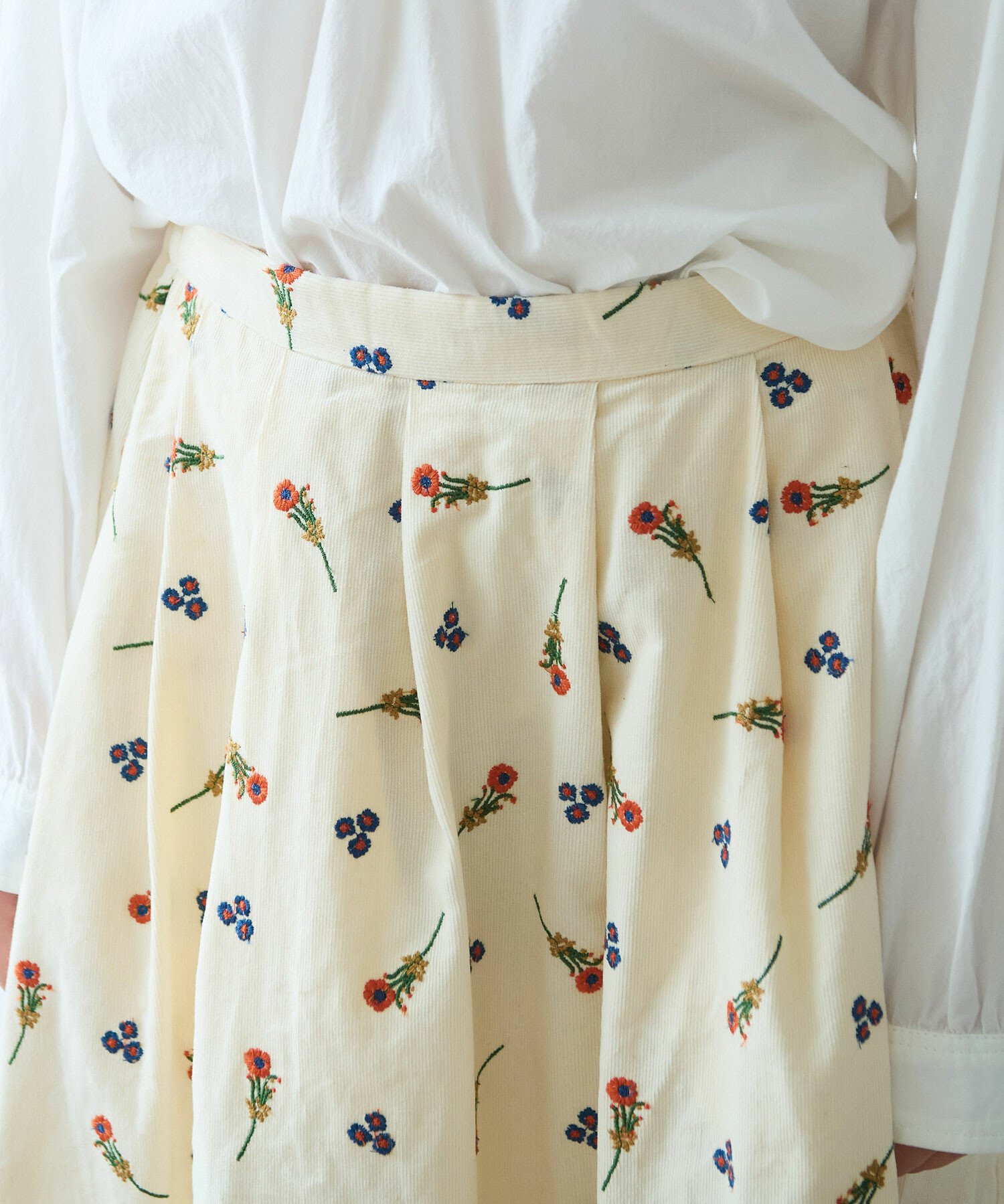 AMBIDEX Store ○○ シュウメイギク 刺繍 スカート(F クロ): bulle de