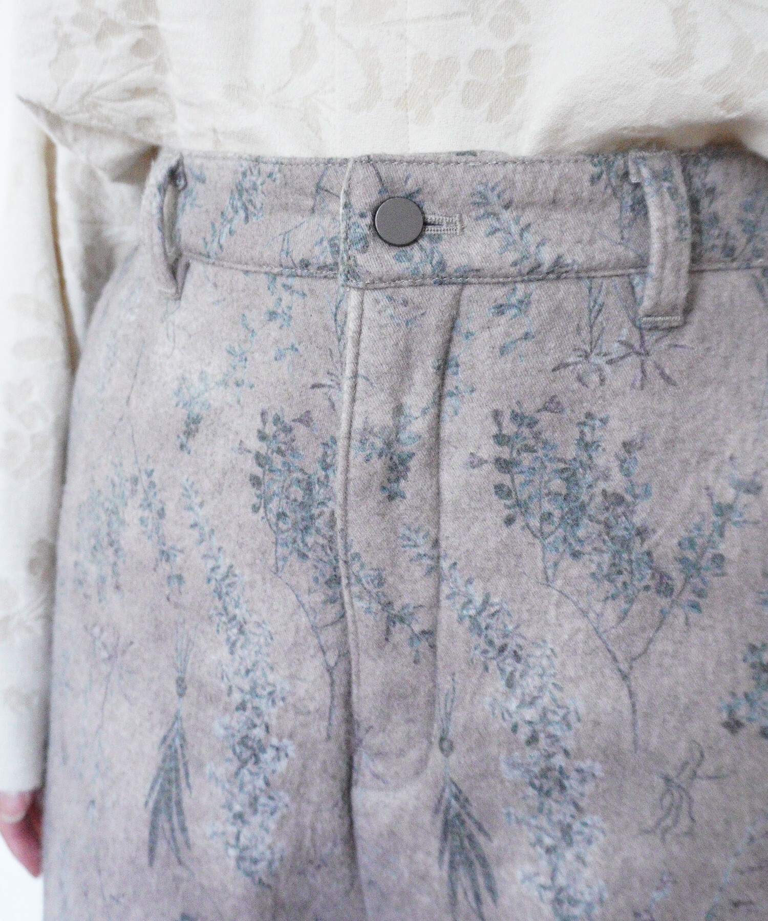 AMBIDEX Store 〇old letter flowers カーブパンツ(F ベージュ): Rin