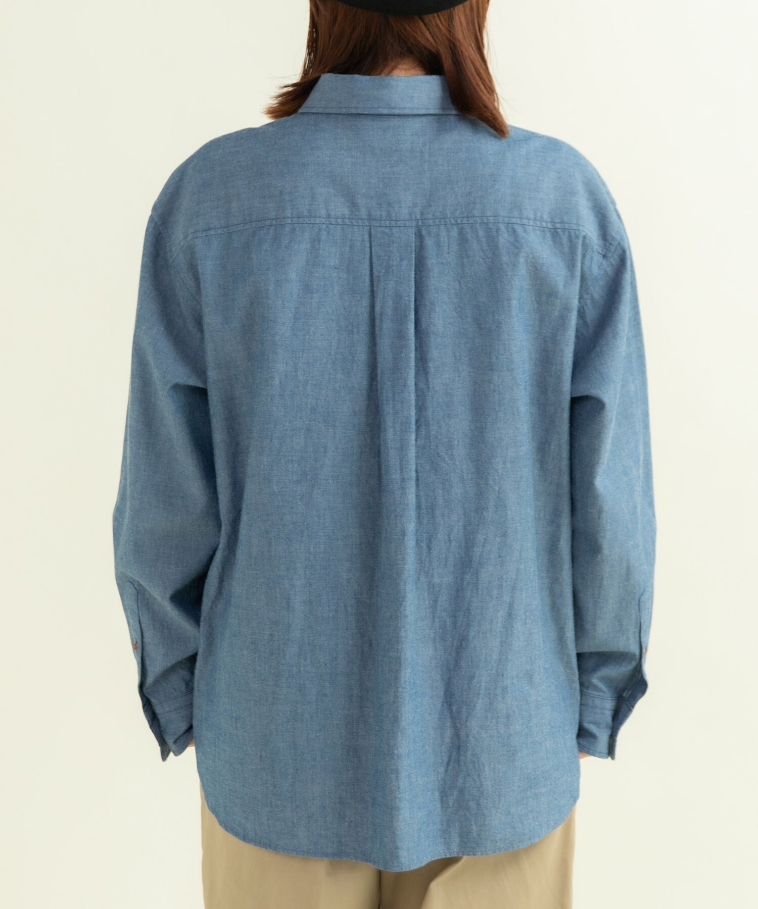 インディゴシャンブレー チェーン風刺繍シャツ