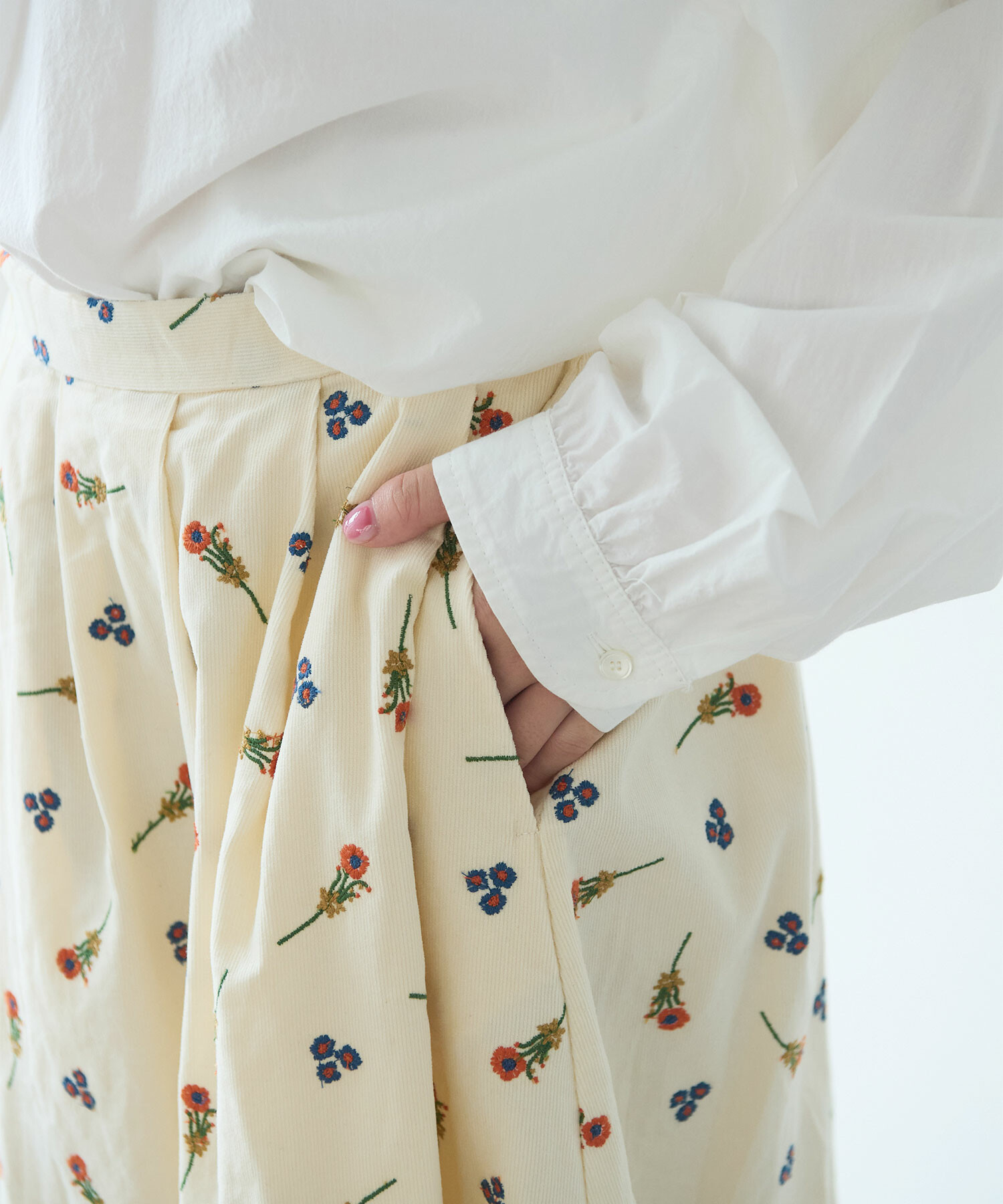 【美品】bulle de savon 野山刺繍 スカート bulle de savon（ビュルデサボン）の「菜の花刺繍 スカート