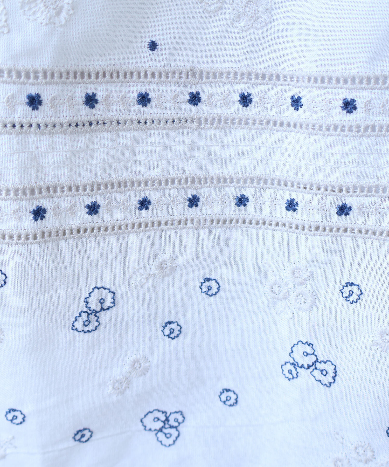 AMBIDEX Store ○ びわ刺繍 ワンピース(F シロ): bulle de savon