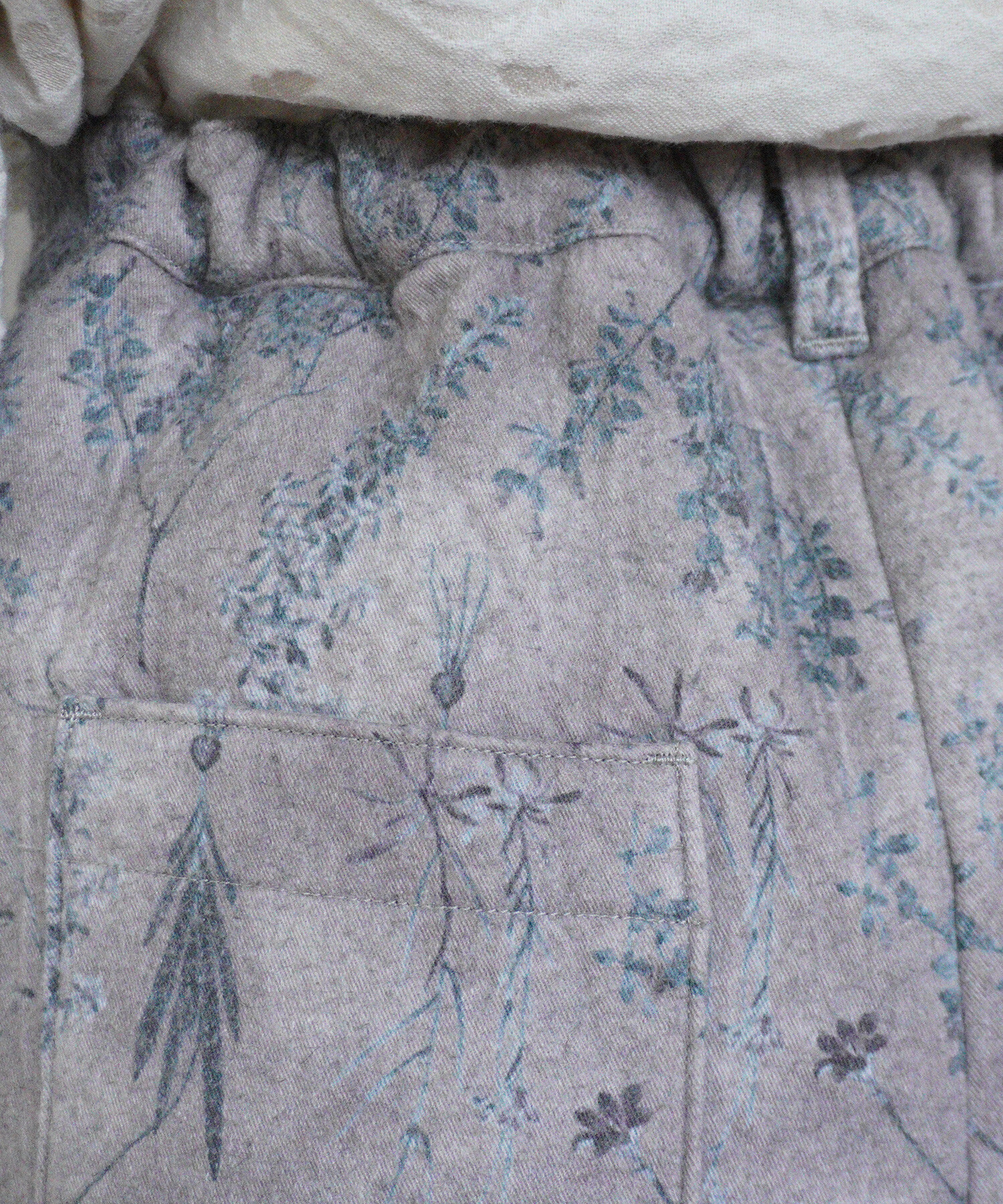 AMBIDEX Store 〇old letter flowers カーブパンツ(F ベージュ): Rin