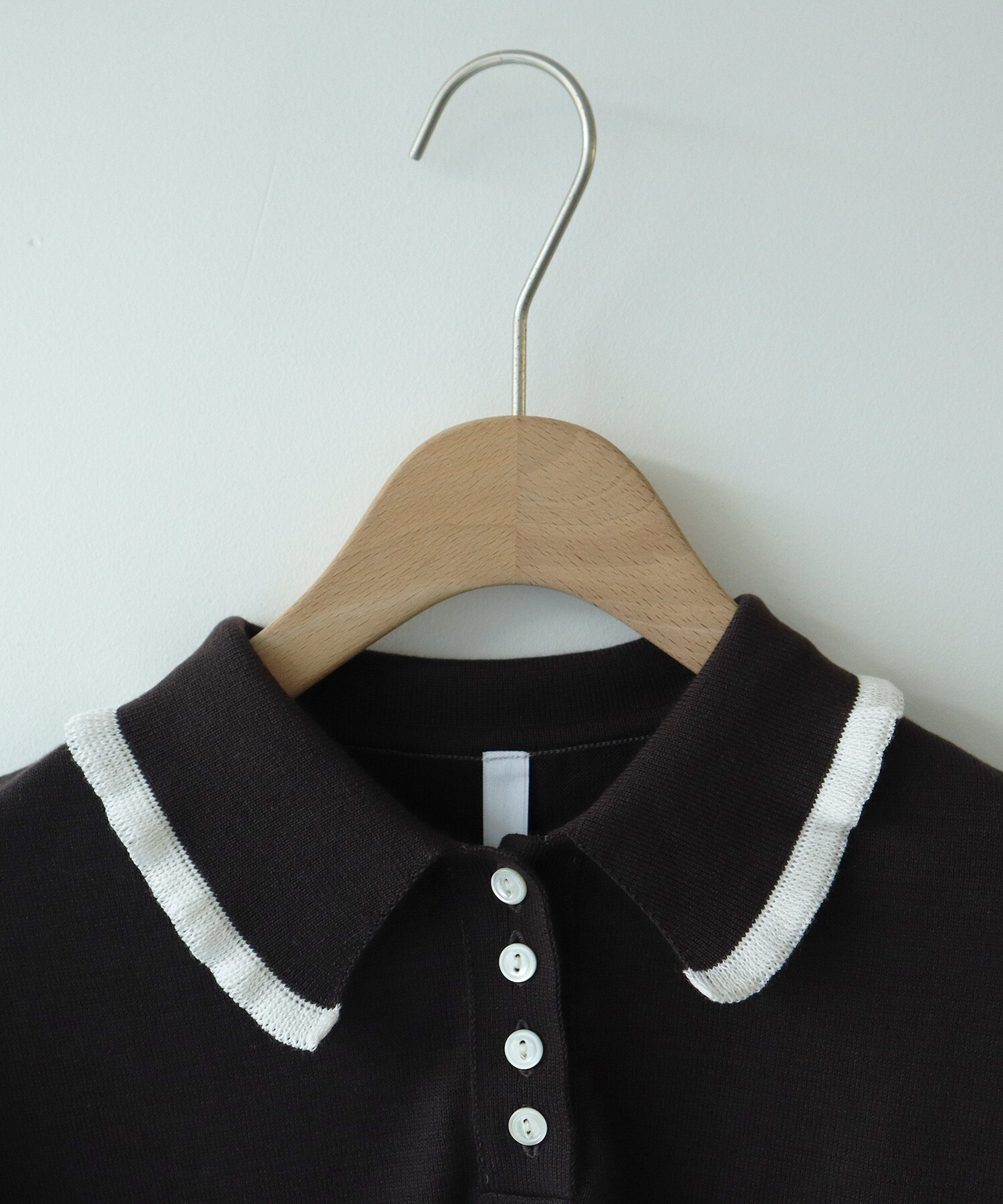 AMBIDEX Store フリル衿 コンパクトポロニット(F キナリ): FLAT