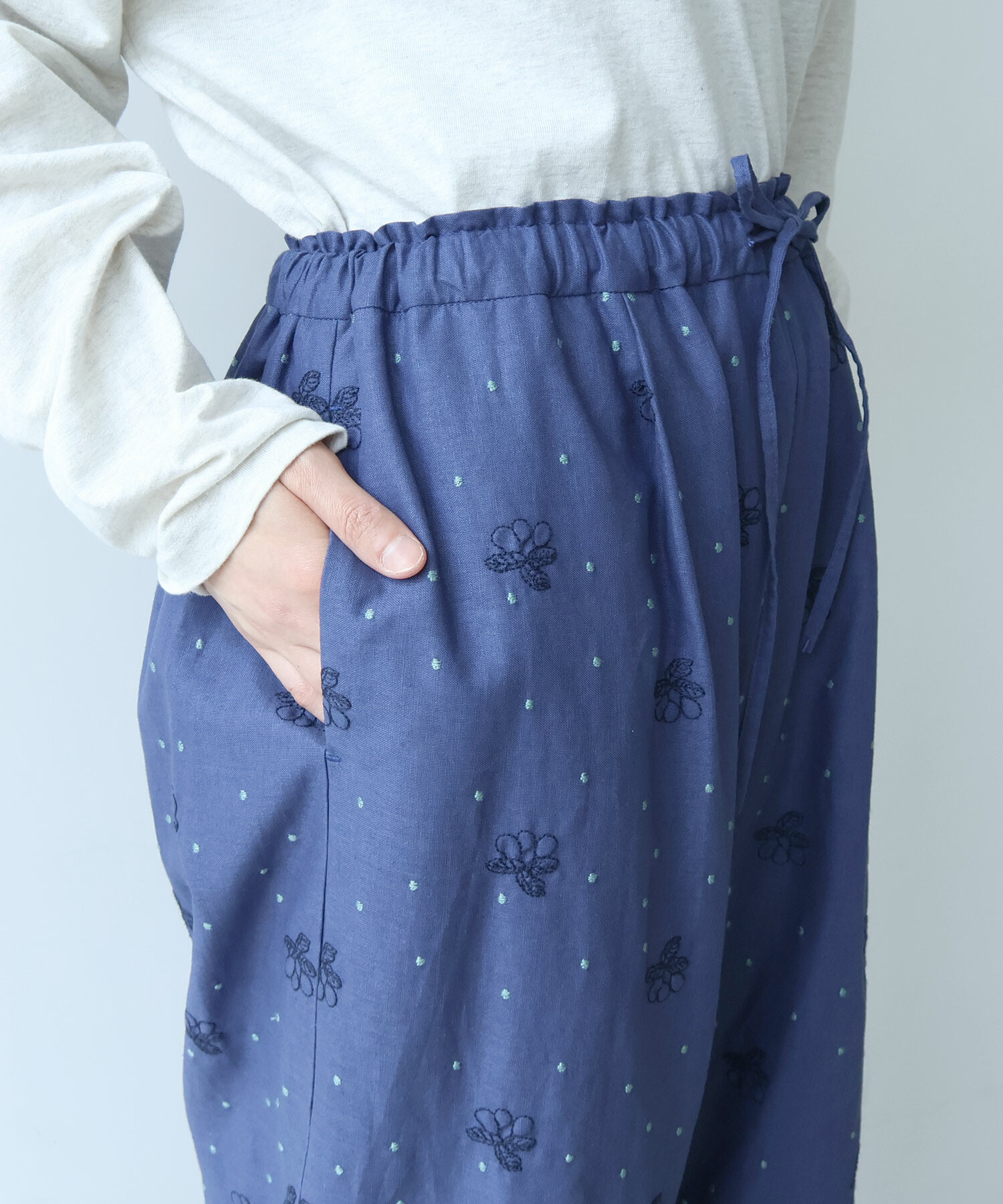 AMBIDEX Store ○ びわ刺繍 パンツ(F シロ): bulle de savon