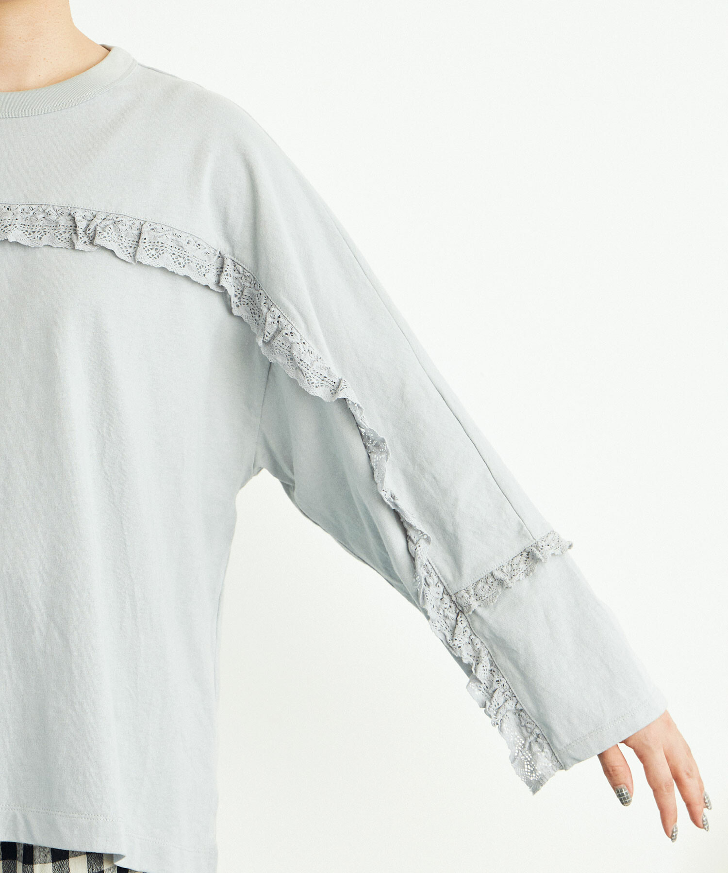 ※こちらはサンプルです。実際は前の袖のフリルが袖口より少し短くなります。