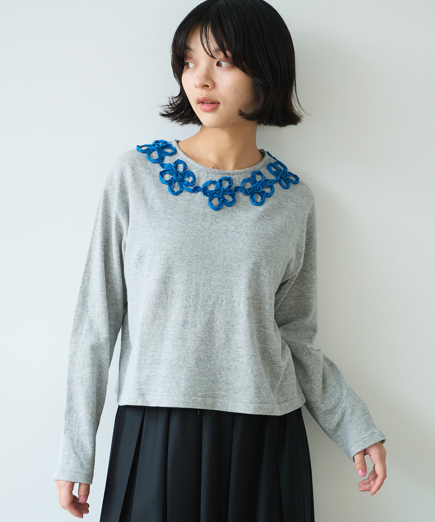 はなたん☆ AMBIDEX Store 〇 くるくるはなテープ刺繍 プルオーバー(F クロ