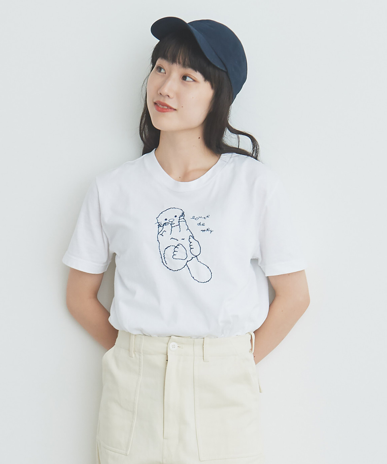 AMBIDEX Store ○ラッコ刺繍 Tシャツ(F シロ): bulle de savon