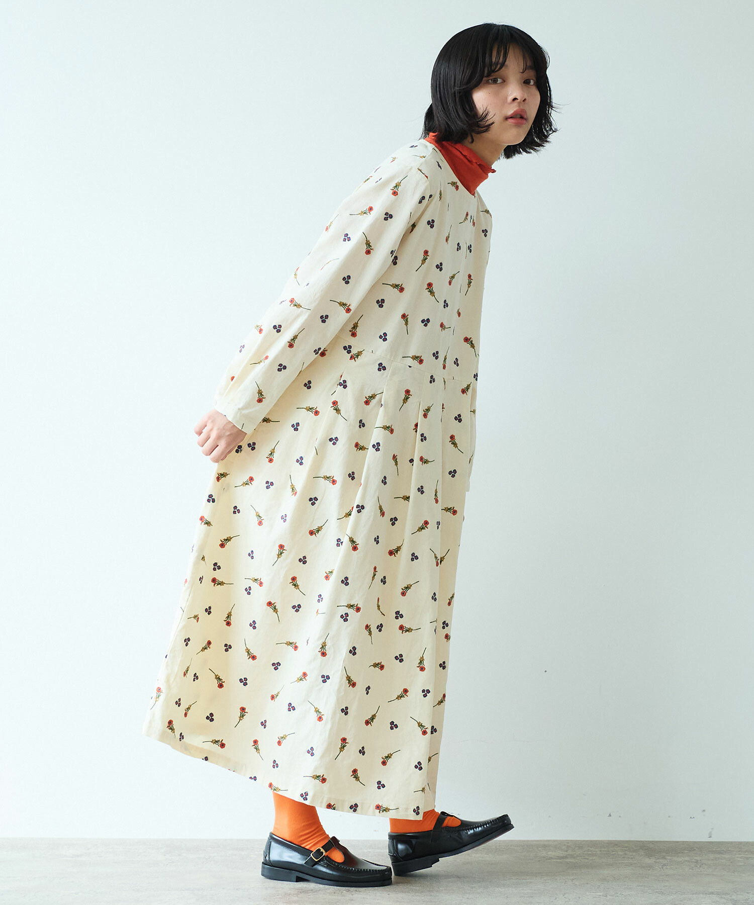 AMBIDEX Store ○ シュウメイギク 刺繍 ワンピース(F クロ): bulle de