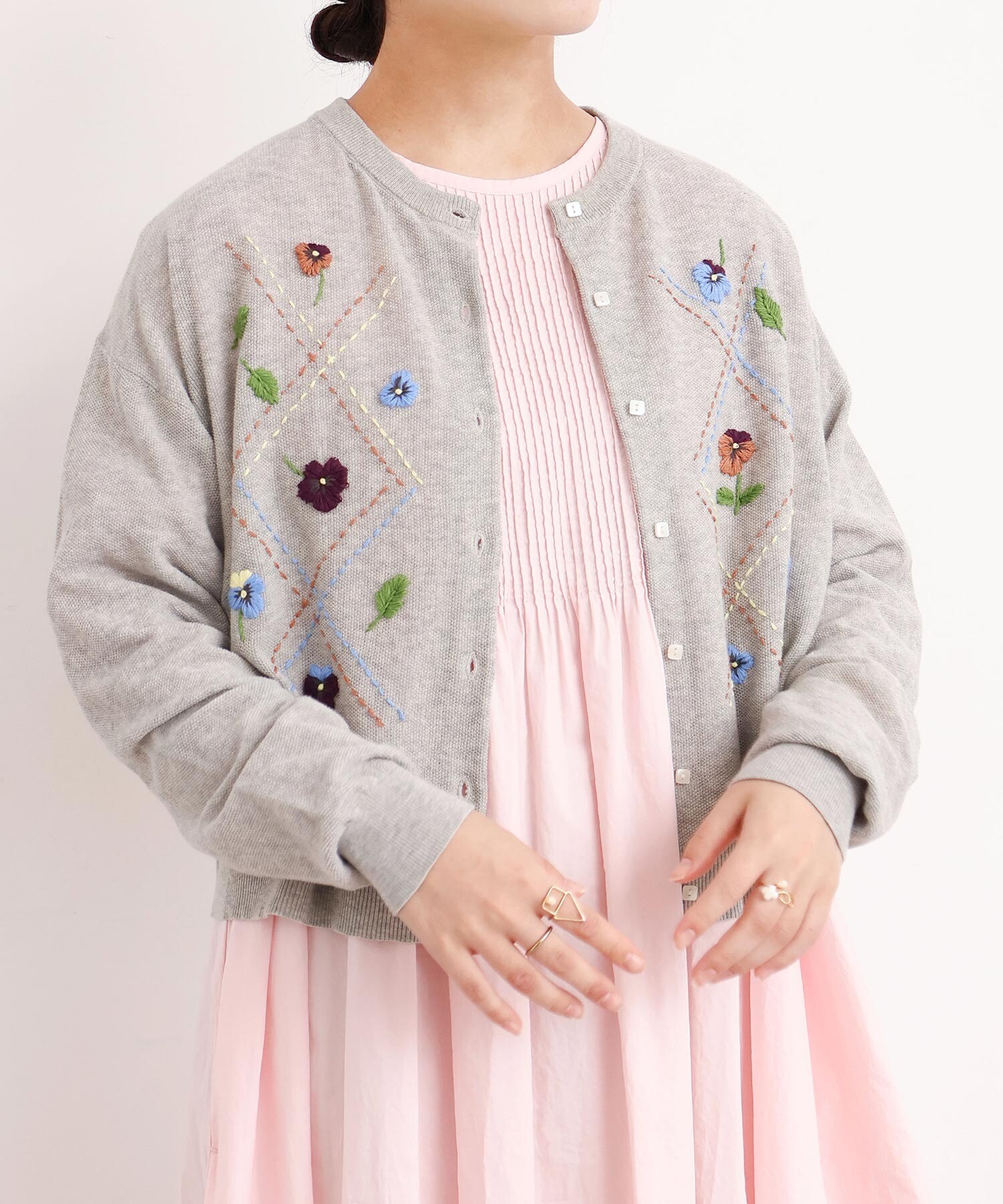 AMBIDEX Store 【予約販売】パンジーのお花 ハンド刺繍カーディガン(F