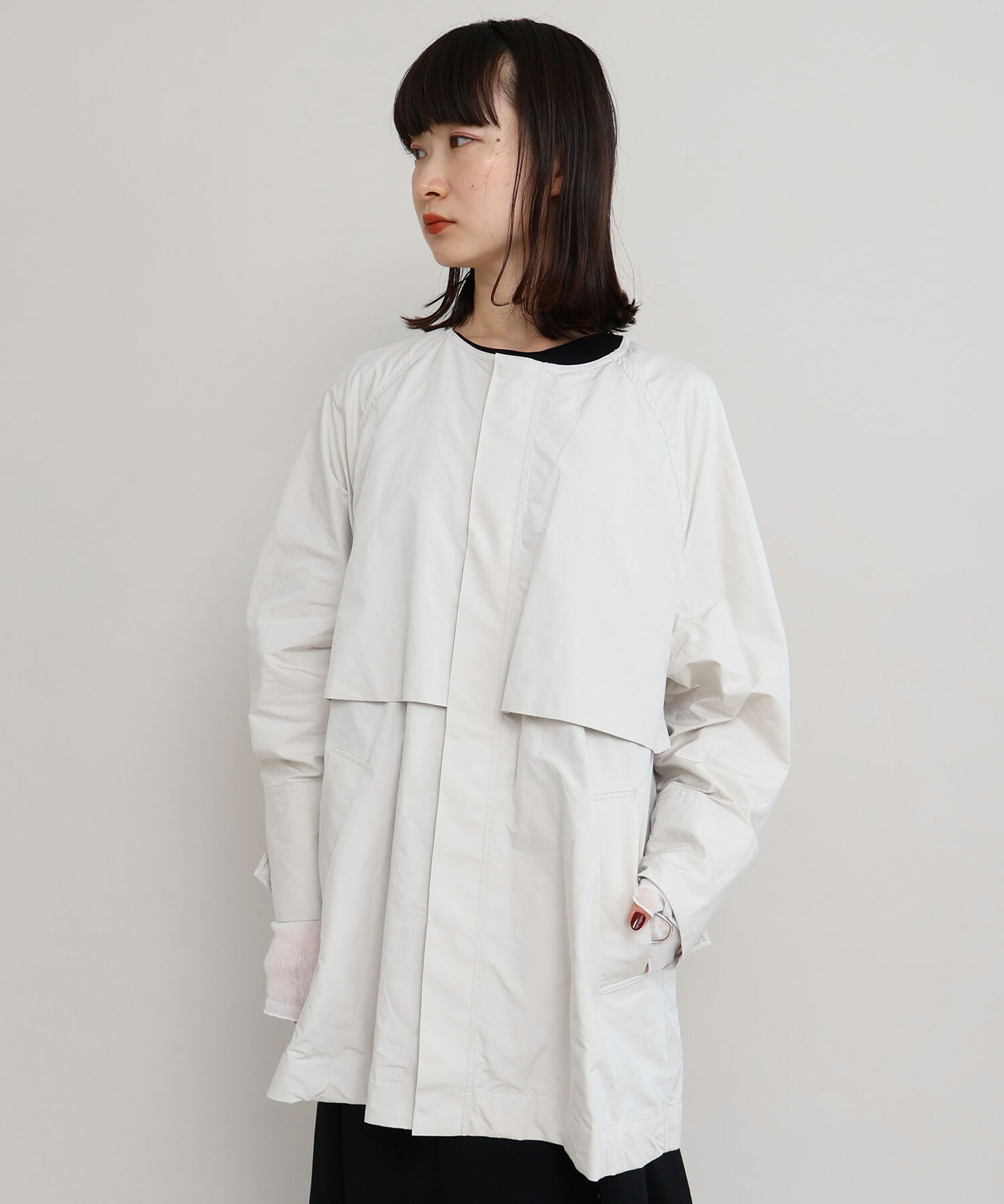 AVIE ブラック ショートスリーブコート カシミヤVカラーショートスリーブコート | BLAMINK (Women