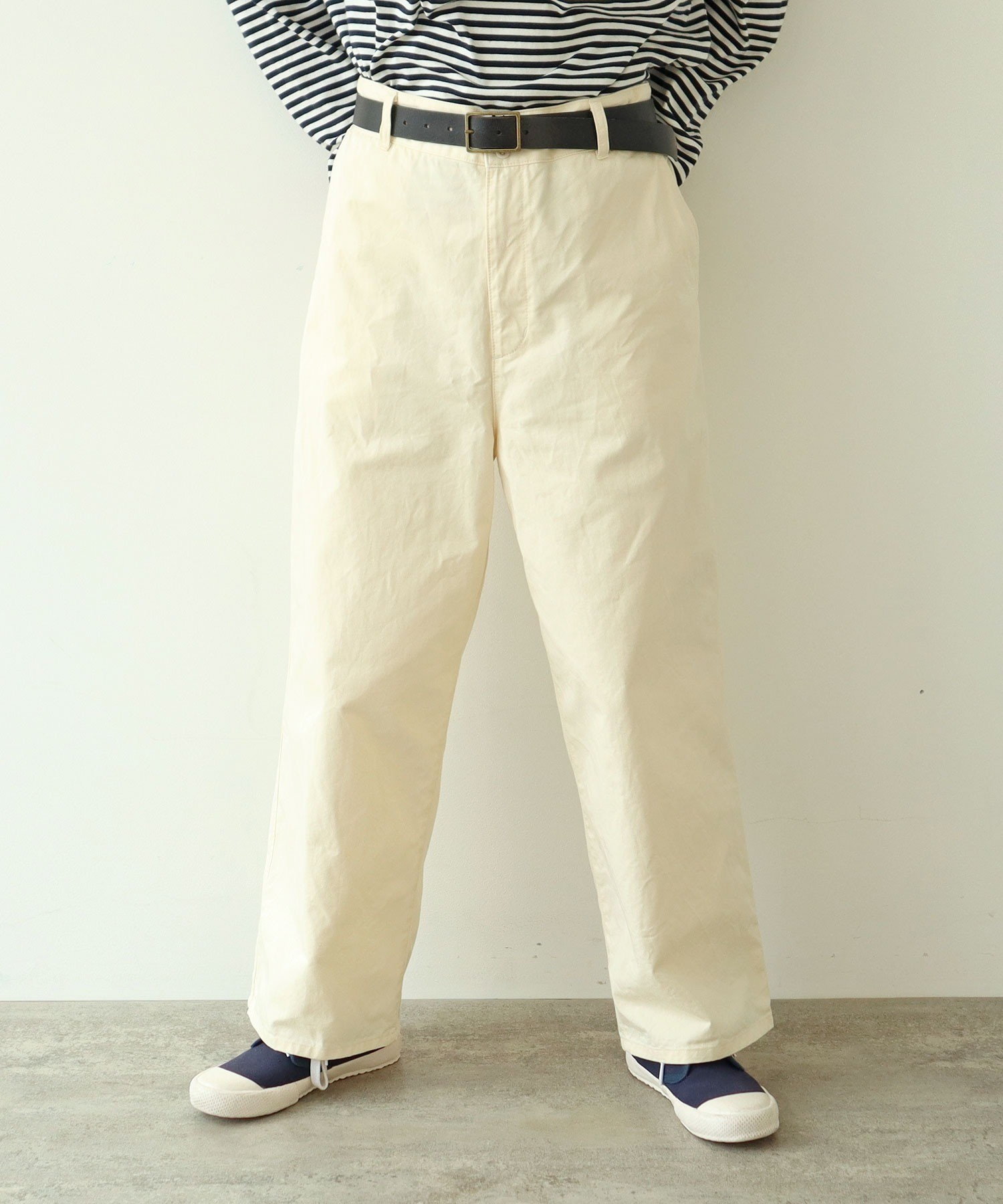 ※肩ひもを外して着用しています。