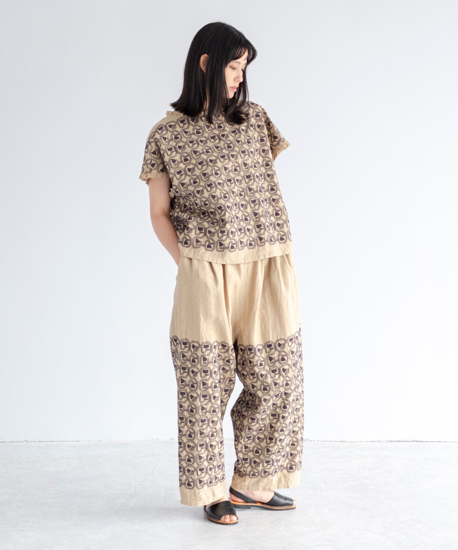 CiC　UR　02-019　春の宴 AMBIDEX Store 【予約販売】〇turn flower embroidery カーブパンツ(F