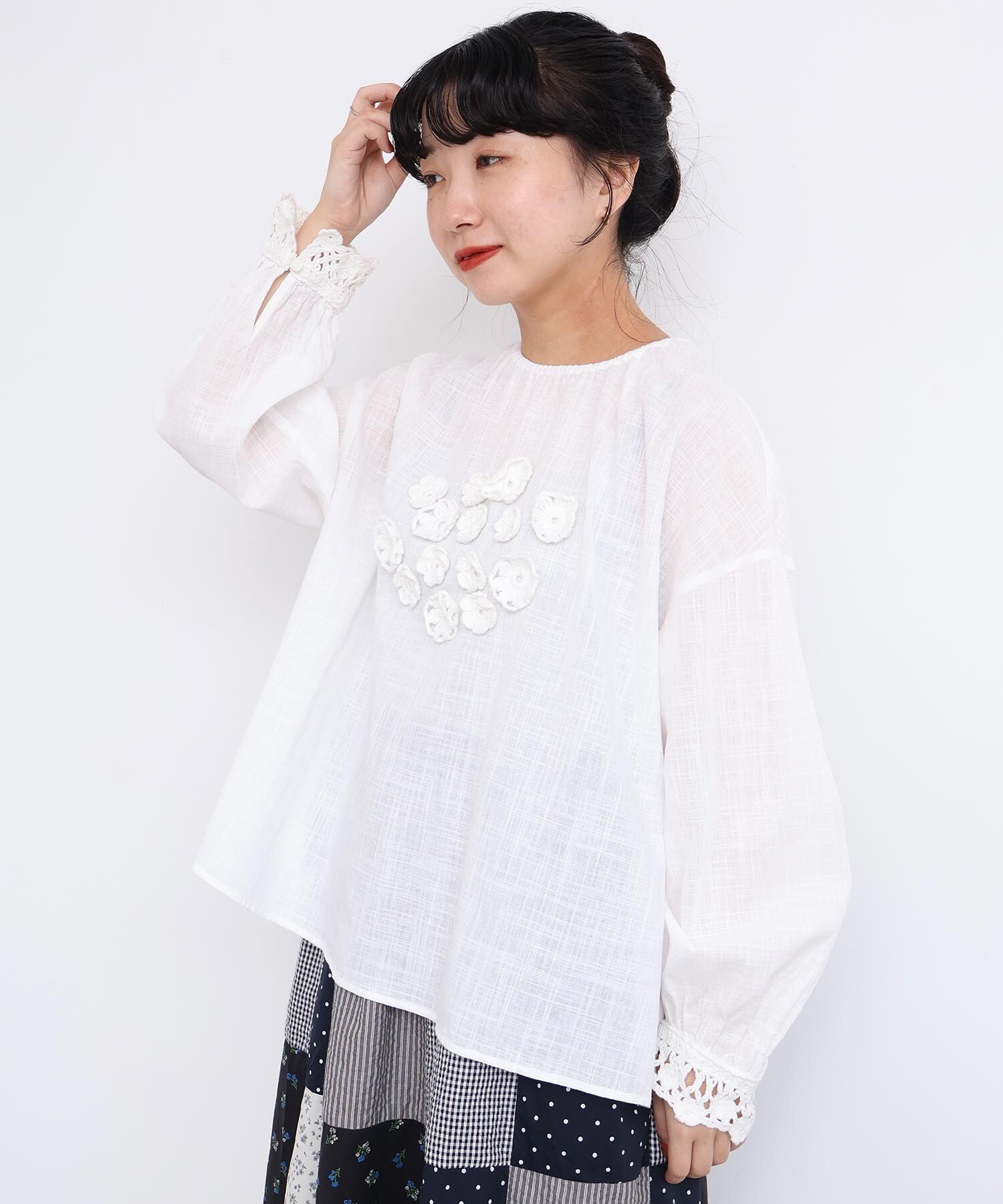 AMBIDEX Store handcraft かぎ針お花のついたTブラウス(F シロ): l