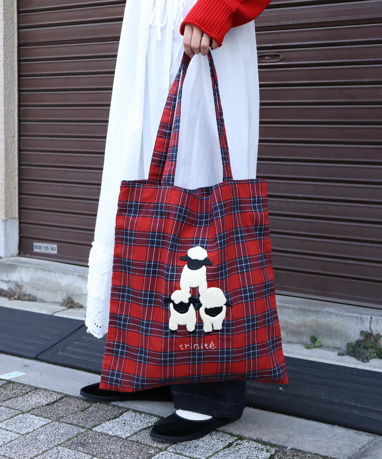 AMBIDEX Store 〇 ひつじ刺繍 トートバッグ(F アカ): bulle de savon